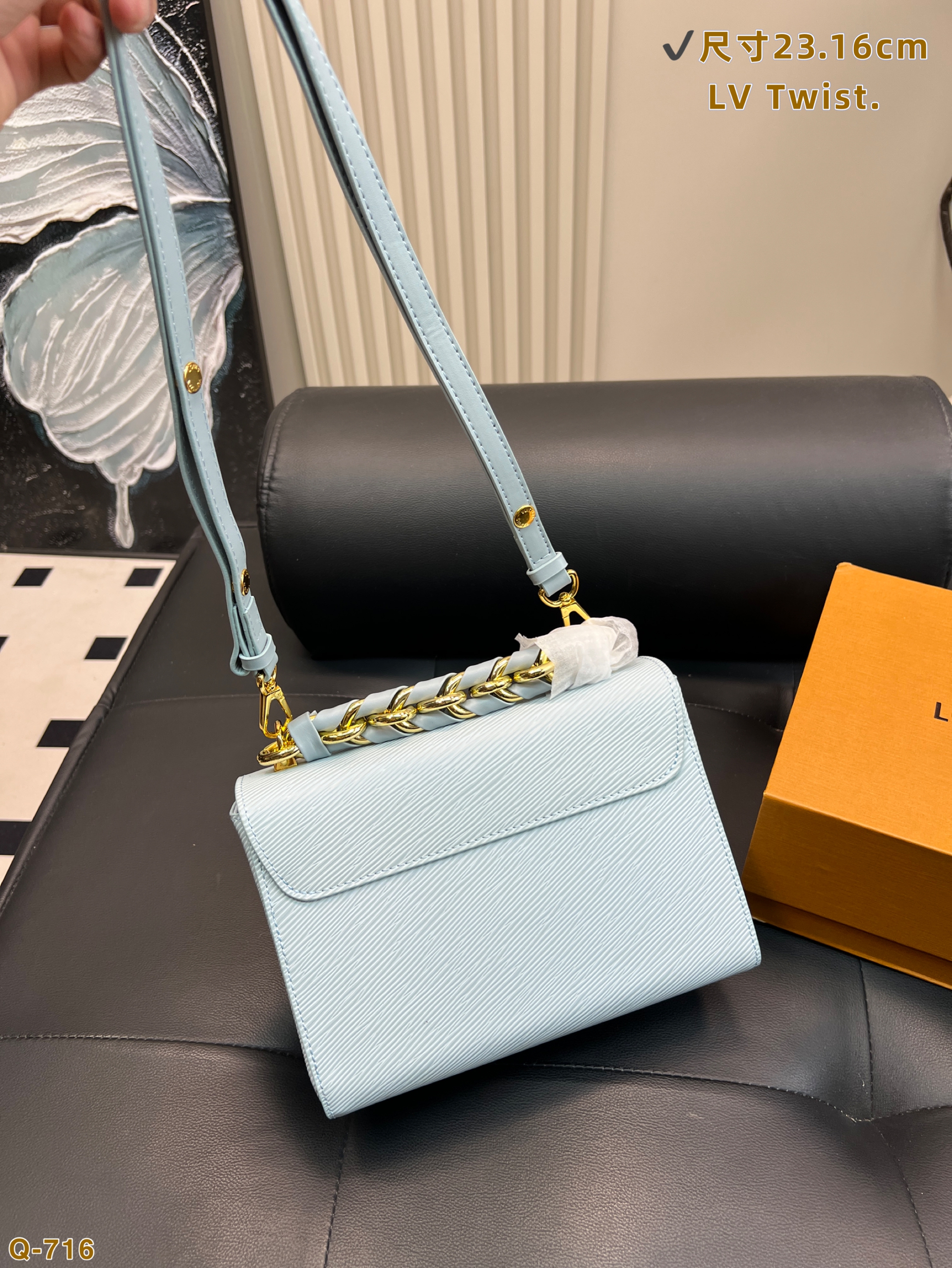 Louis Vuitton twist chain bag