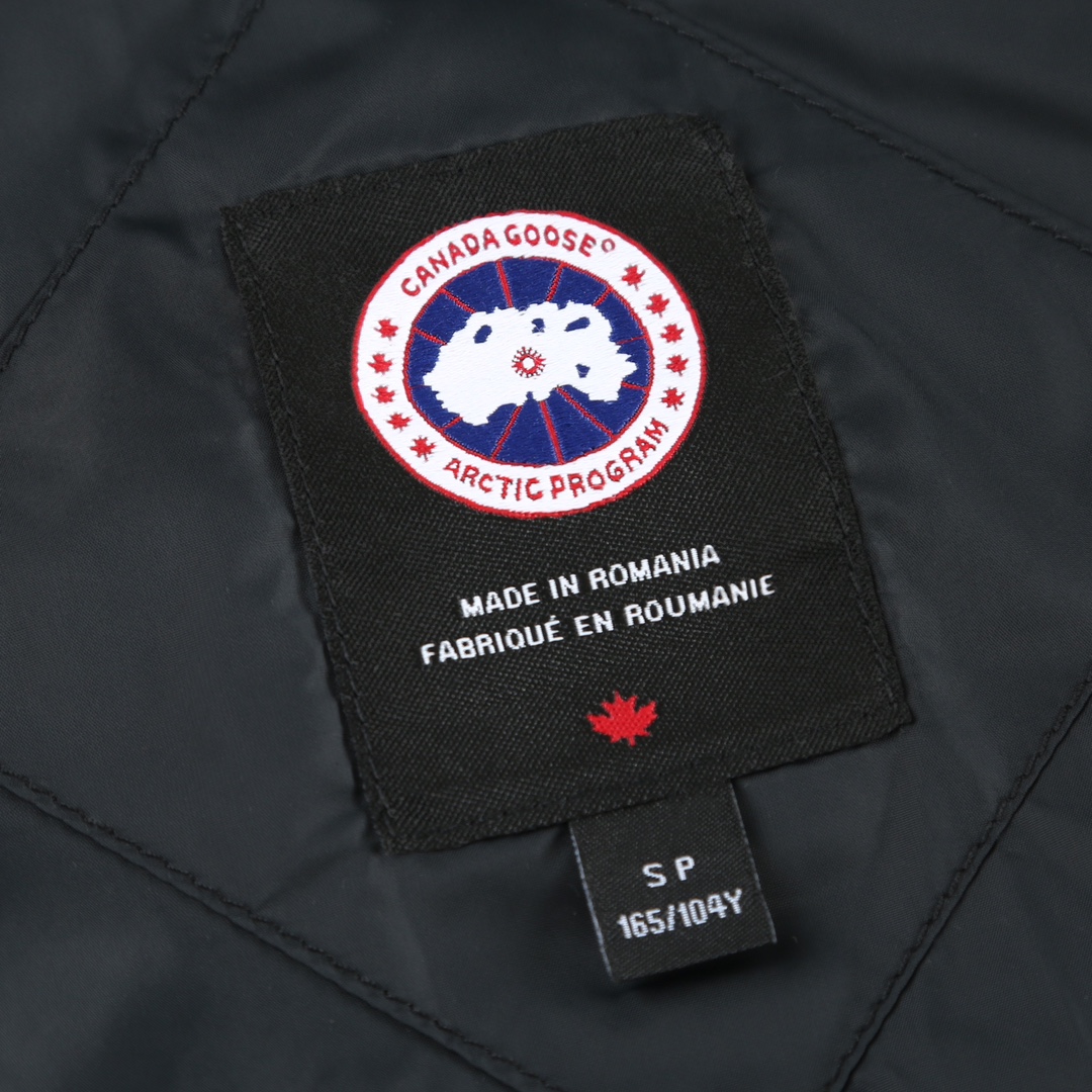 Canada Goose Women's Wide Seamed Knit Jacket