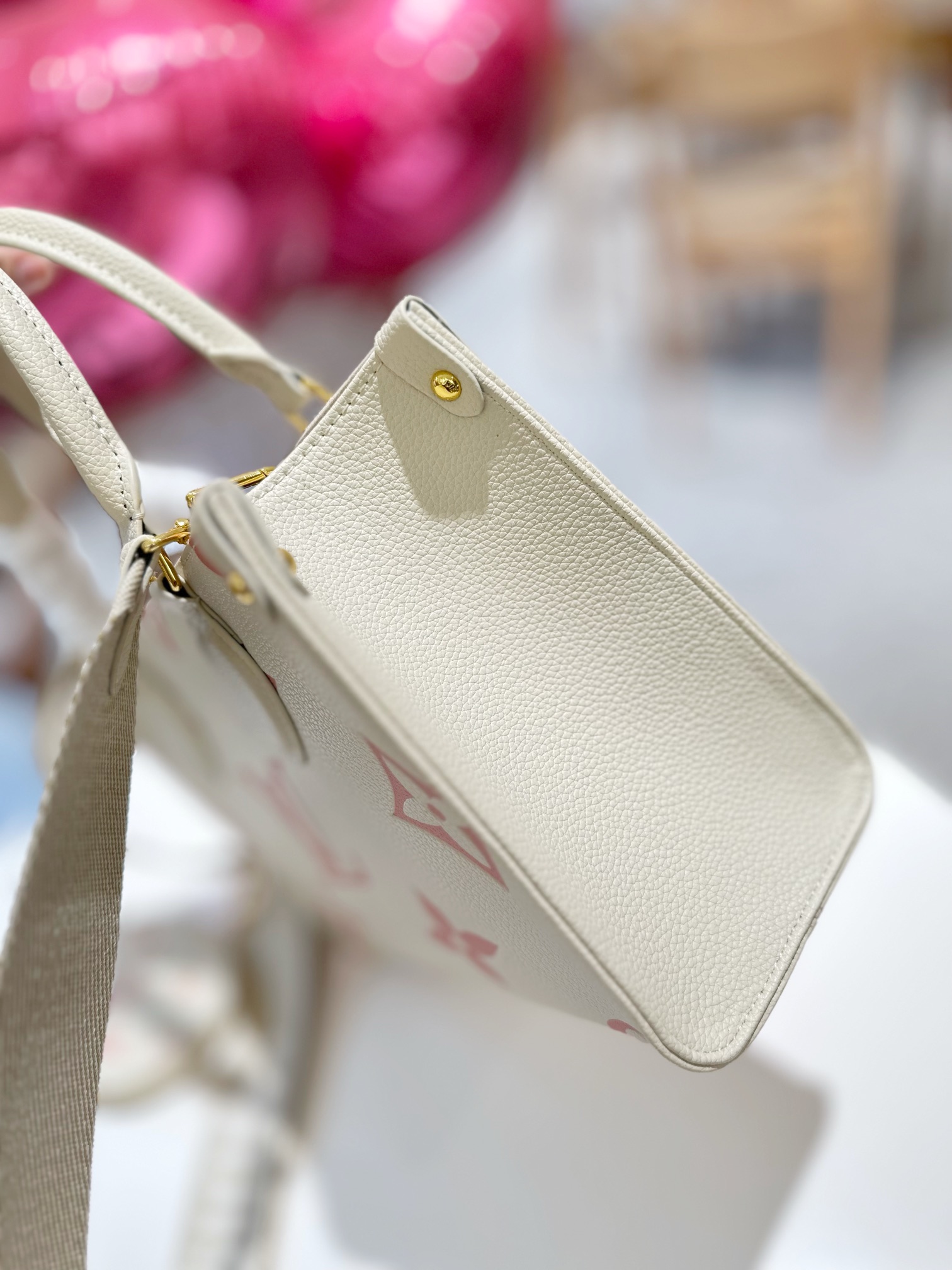 LV onthego Jungle Bag shoulder handbag