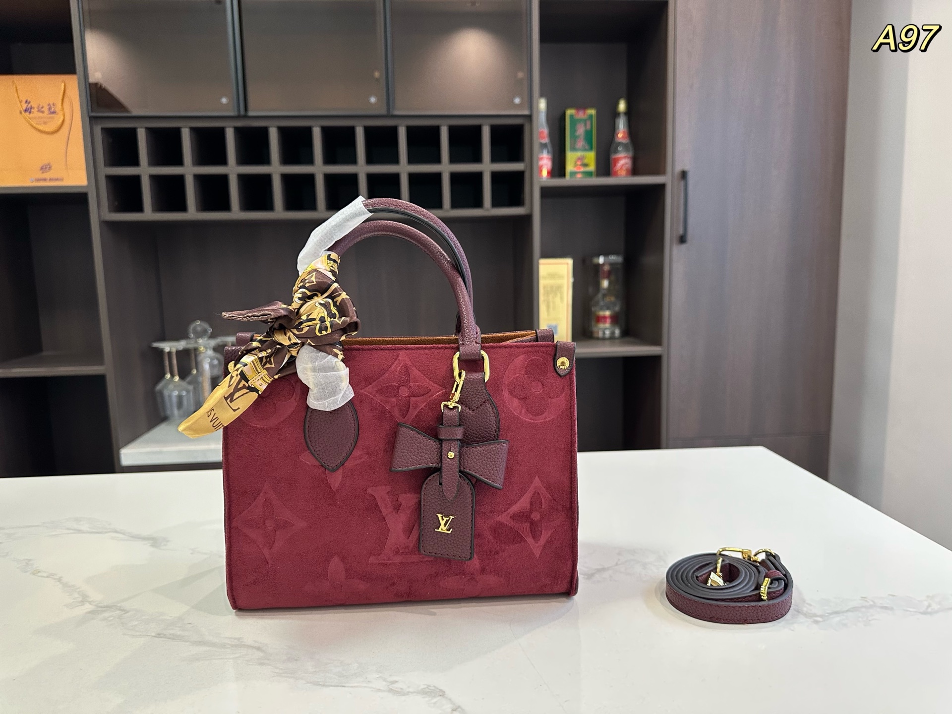 LV ONTHEGO Beaver Fur Tote Bag