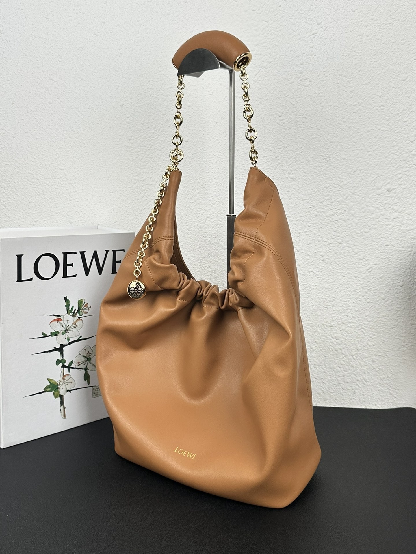 Loewe Squeeze handbag