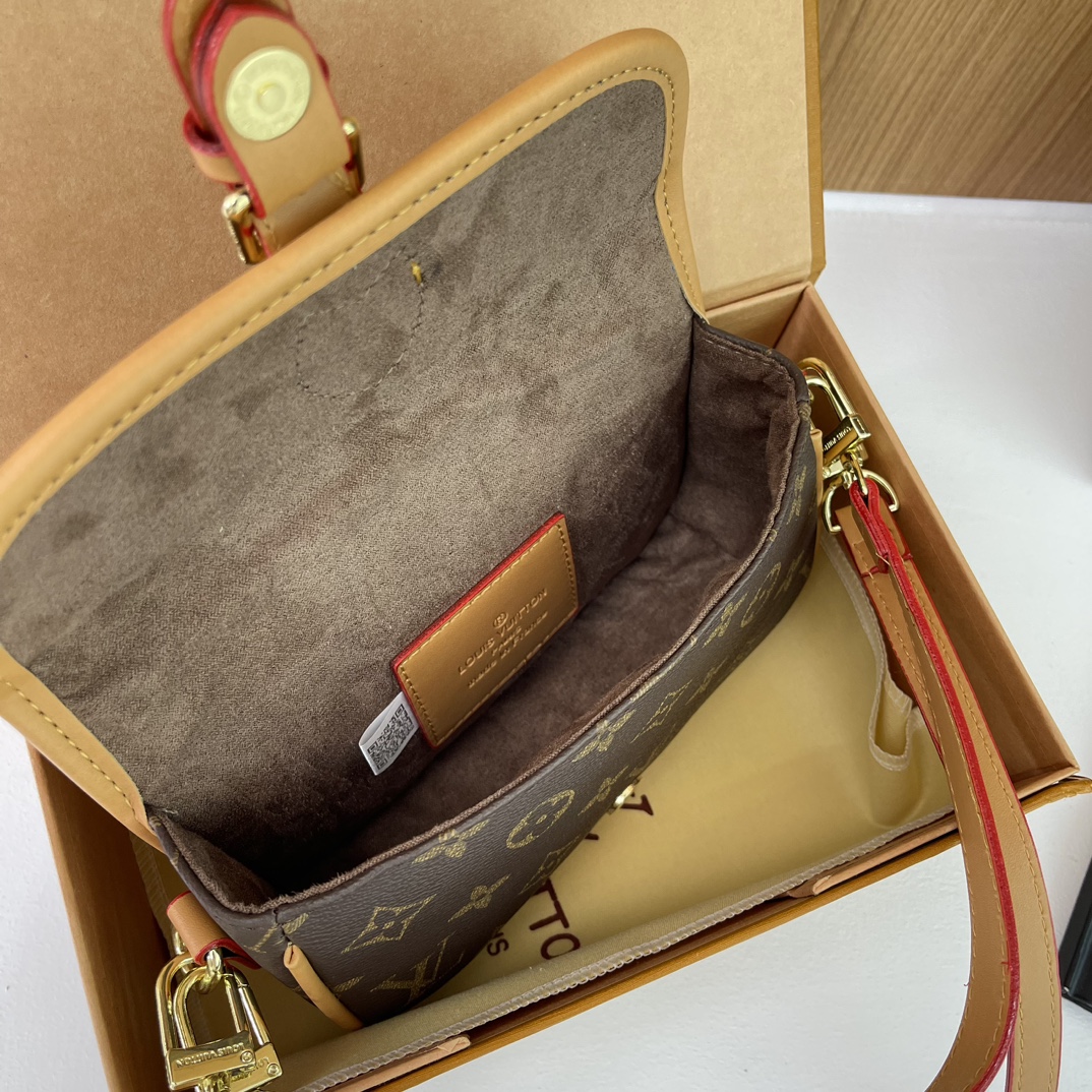 LV crossbody bag 8A quality