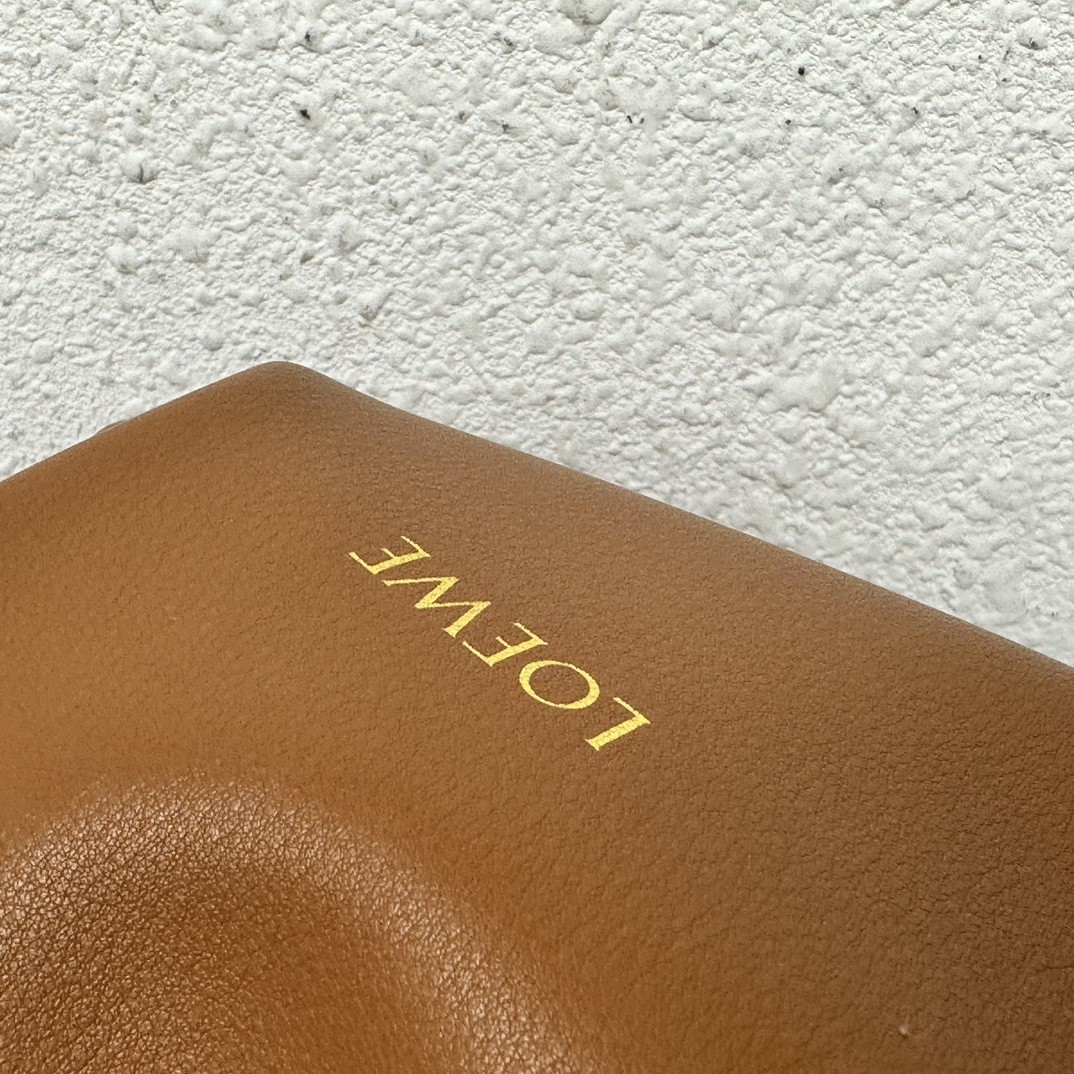 Loewe Squeeze handbag