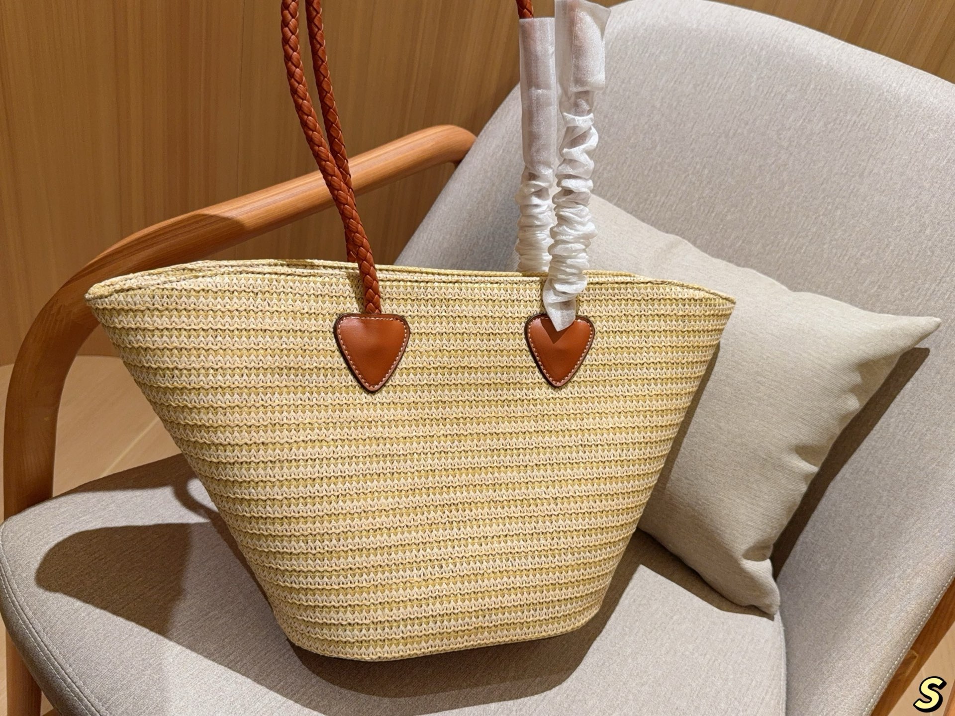 MIUMIU straw woven bag