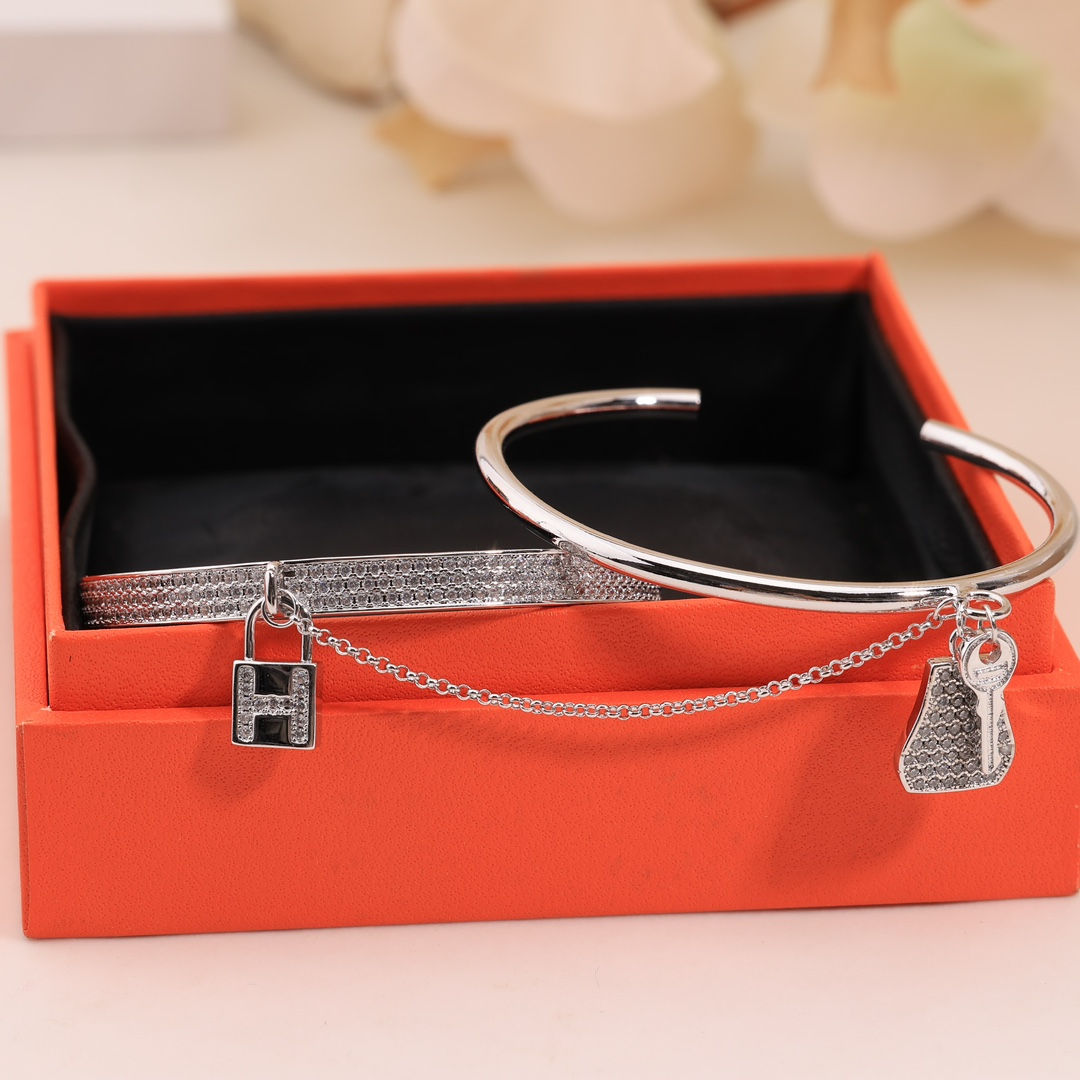 Hermes H bracelet full of diamonds