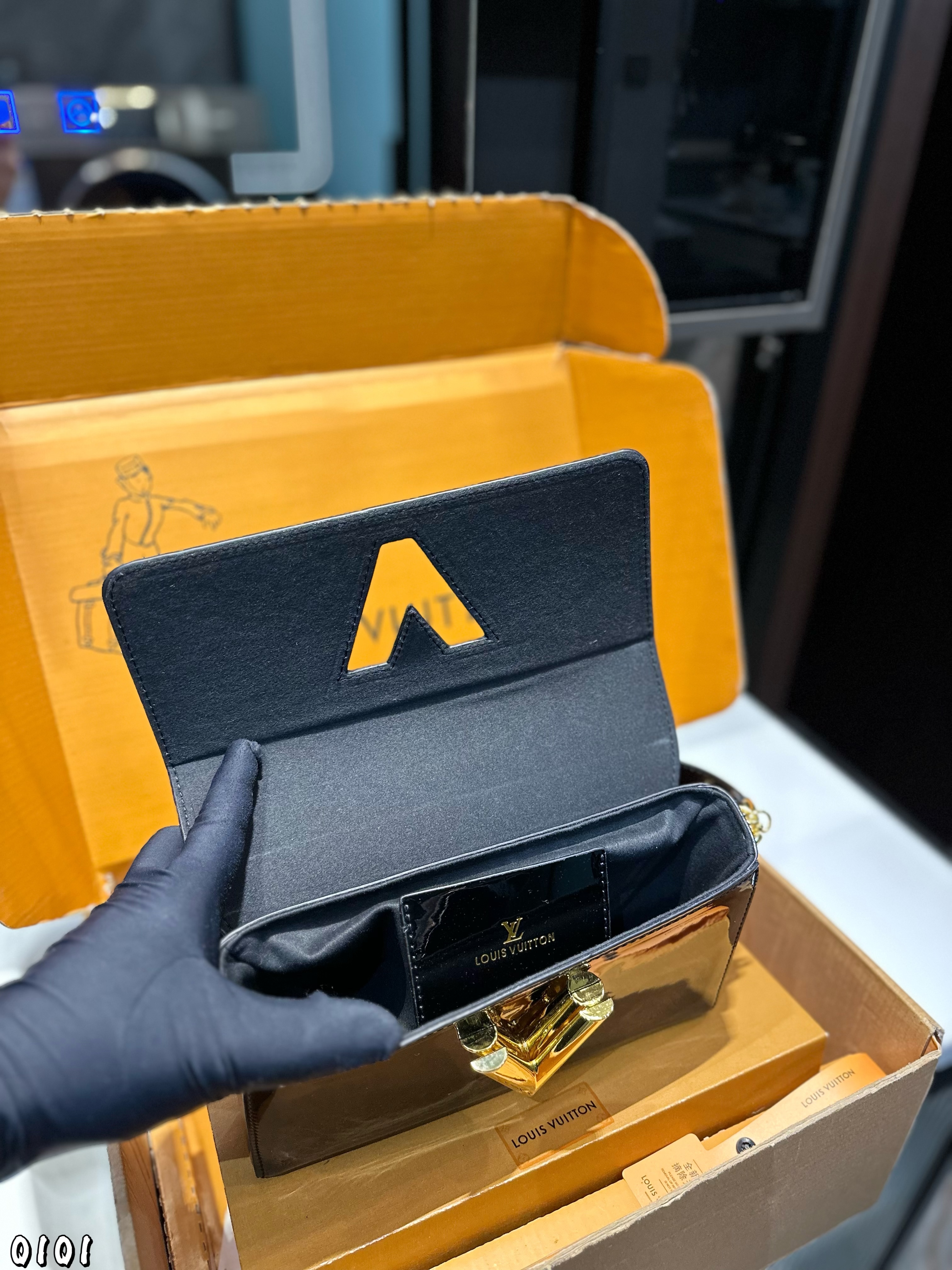 LV TWIST Baguette bag