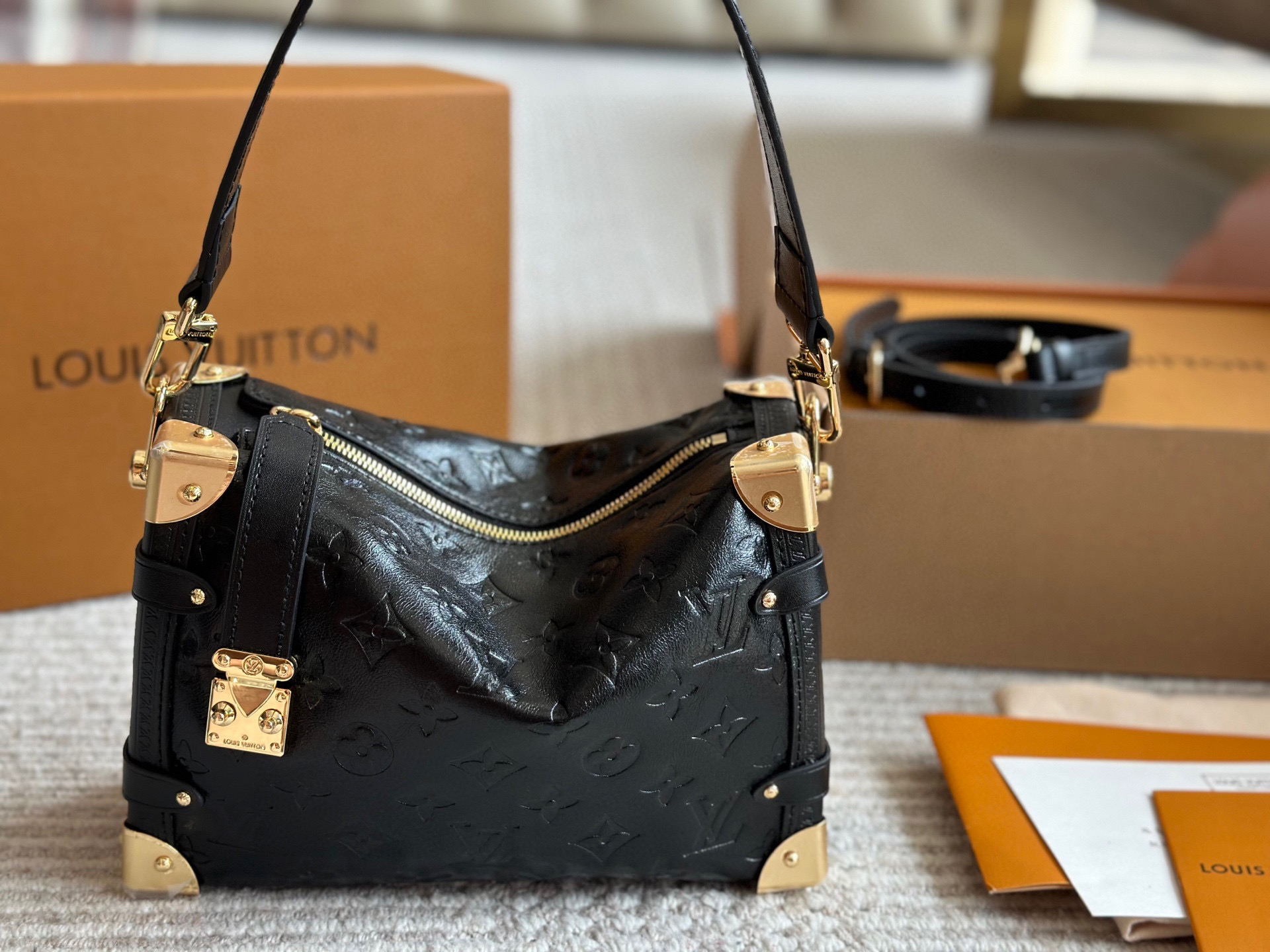 LV 25trunk suitcase bag