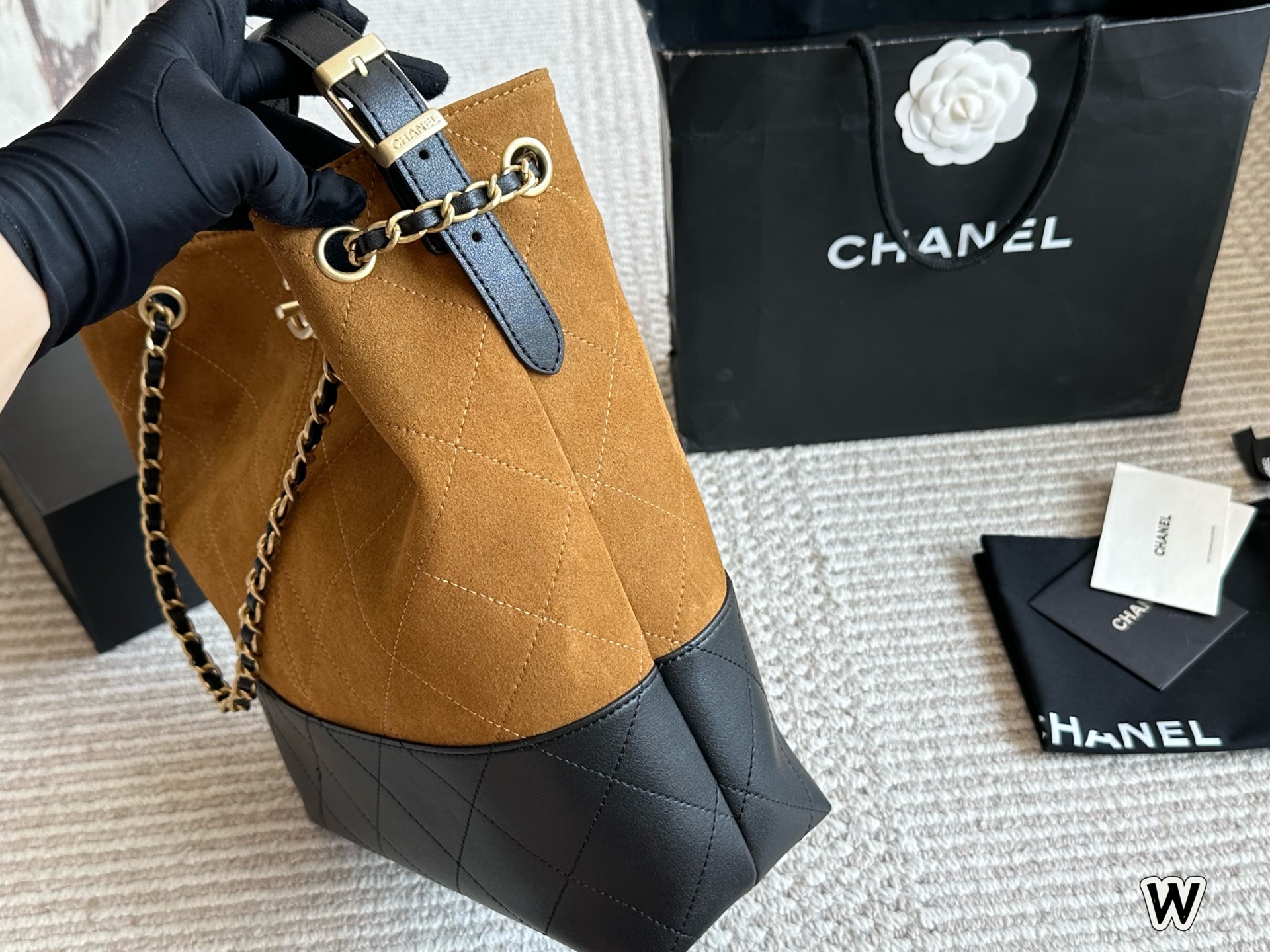 Chanel chain crossbody handbag