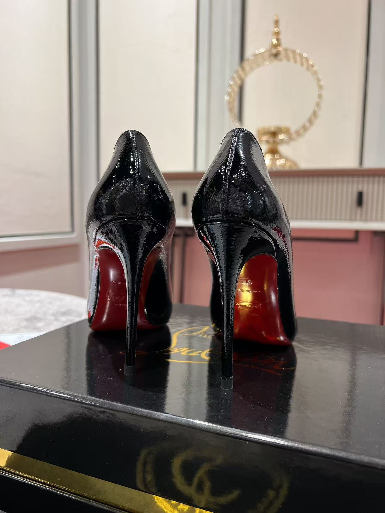 CL Red-soled high heels