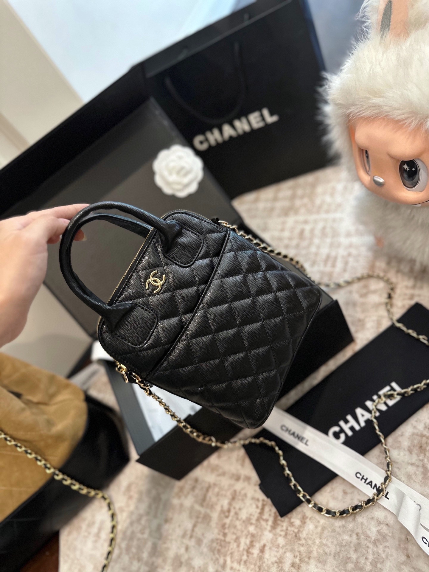 CHANEL 25a hand-held chain bag