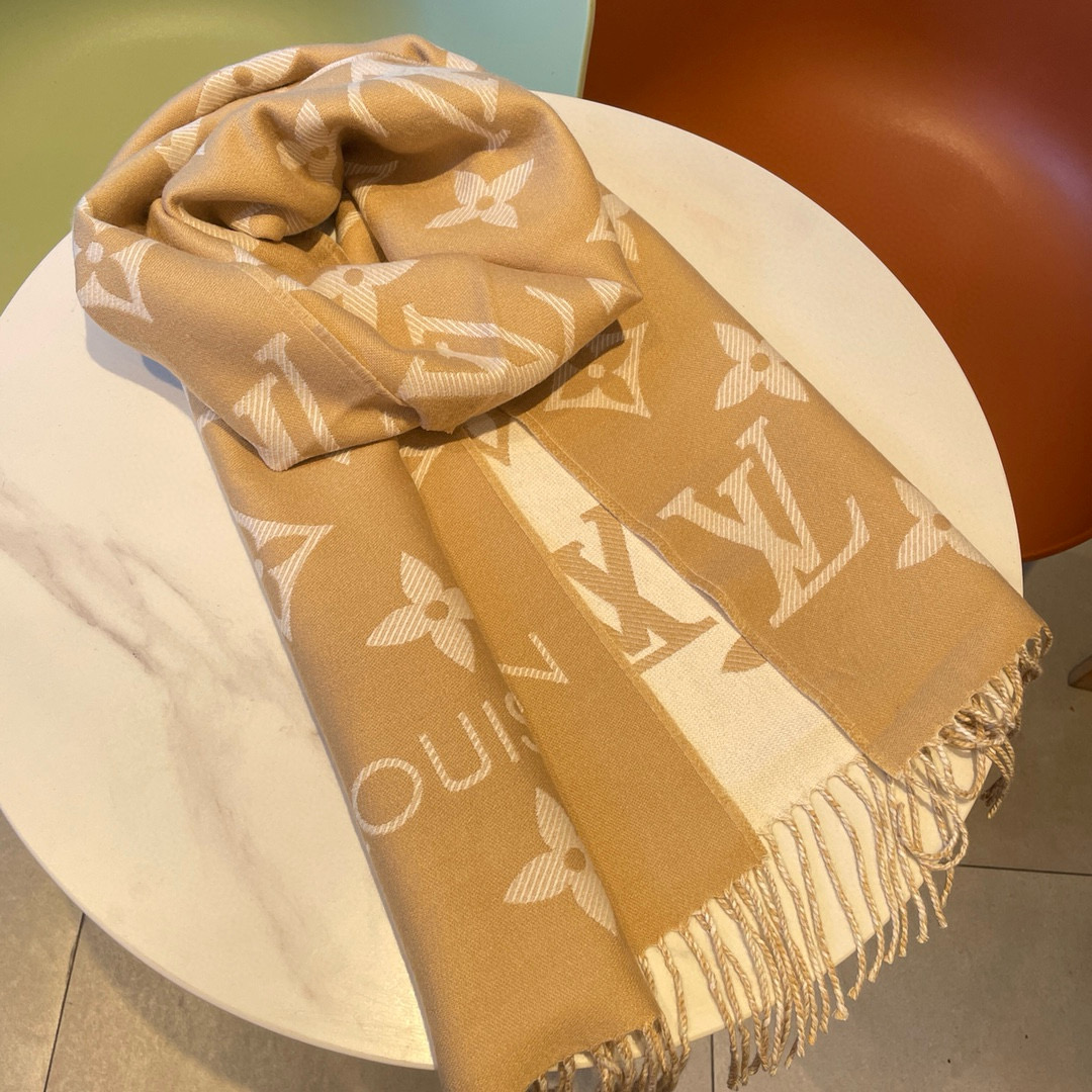 LV Essential Scarf