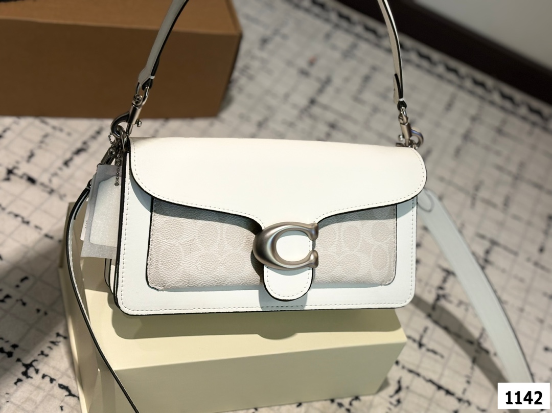 Coach TABBY 26 underarm crossbody bag