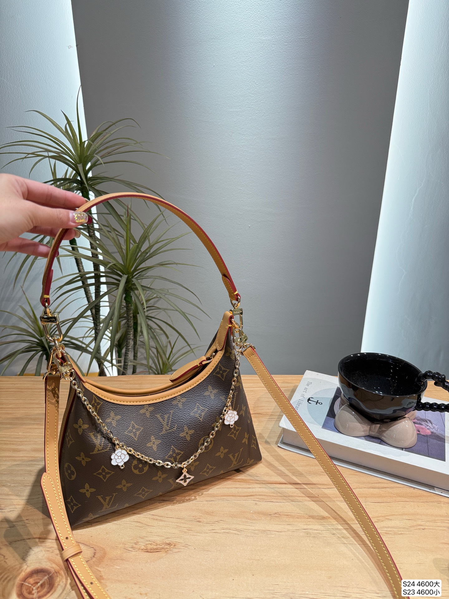 LV suly hobo armpit bag