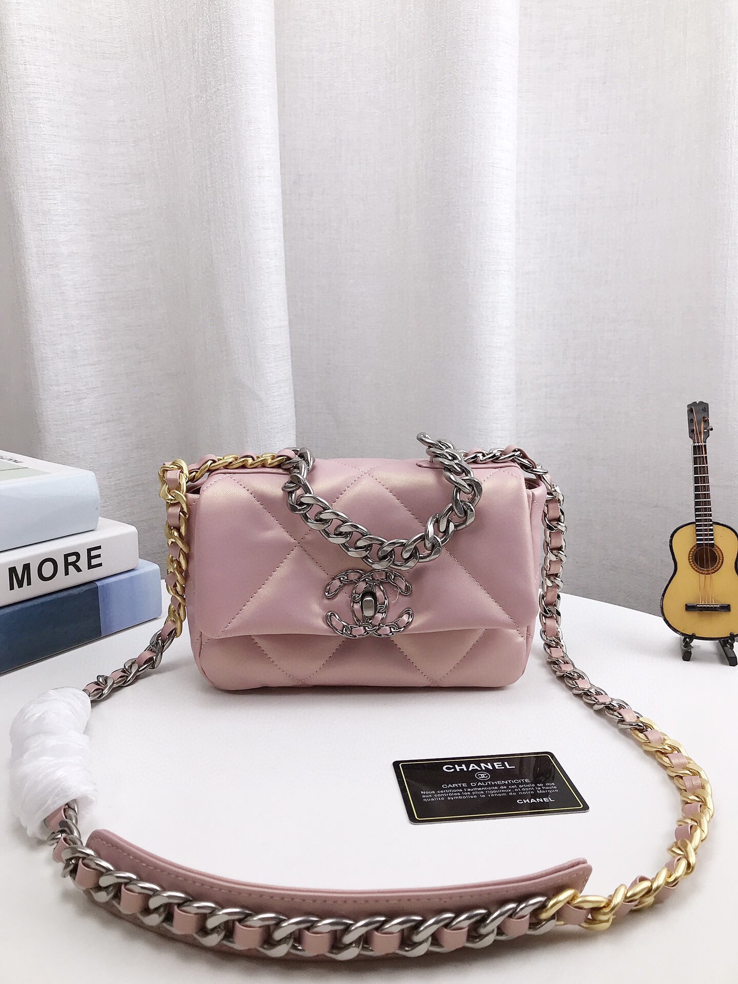 Chanel19 chain crossbody bag 20cm