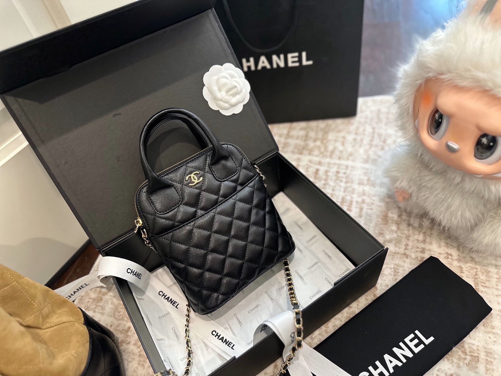 CHANEL 25a hand-held chain bag
