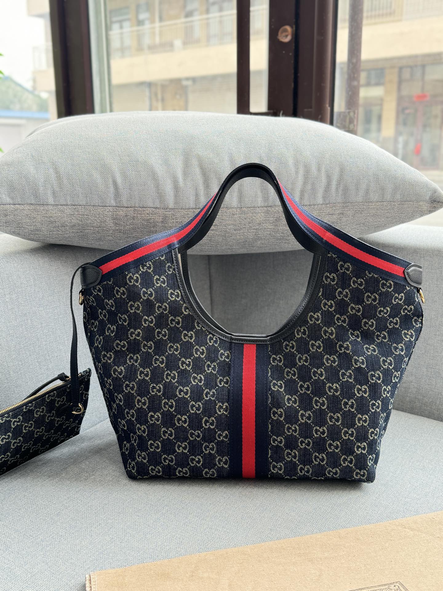 Gucci shoulder handbag