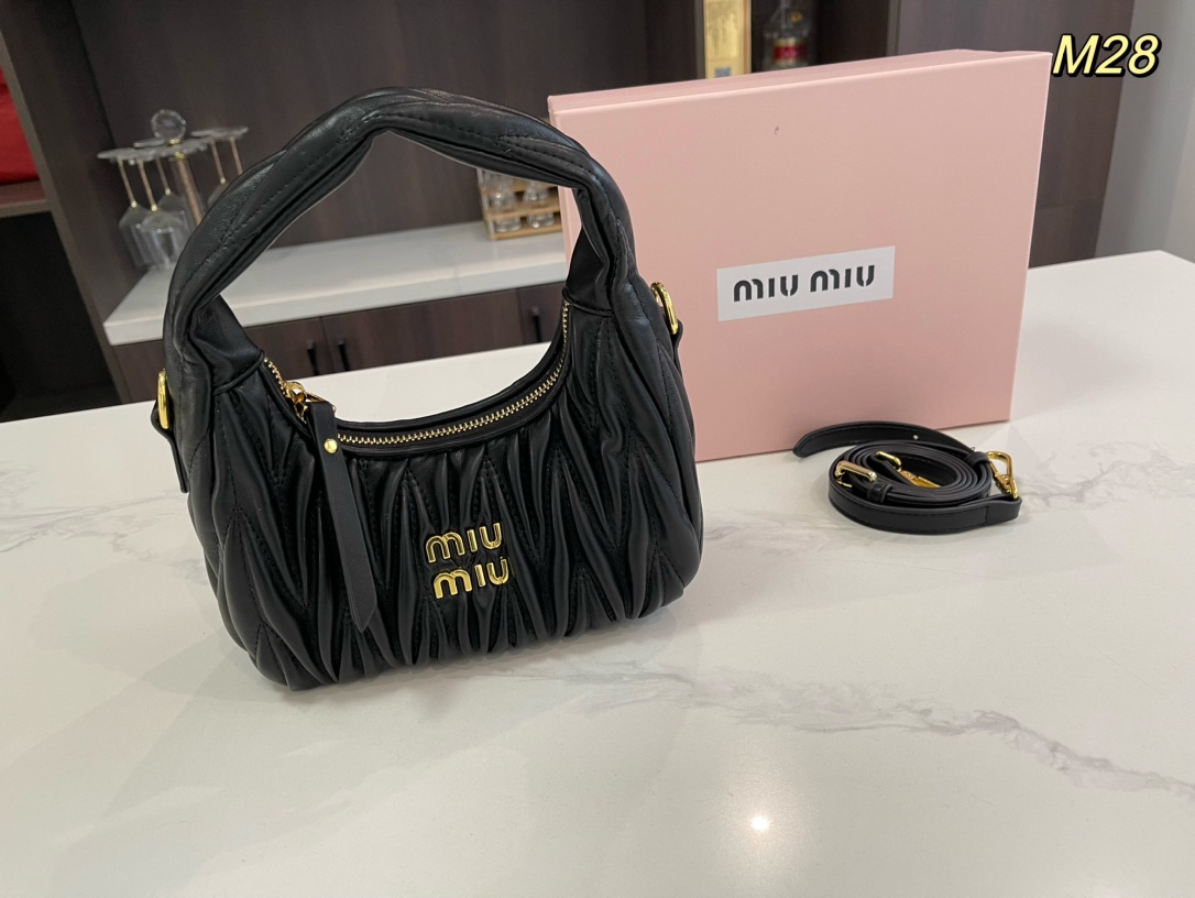 miumiu hobo Hand-held pleated bag