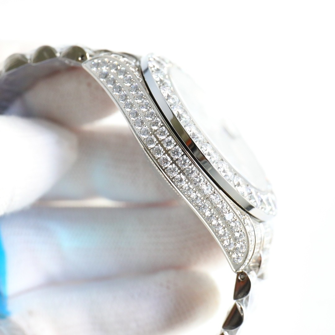 SJ NK1 Star-shaped watch with diamonds