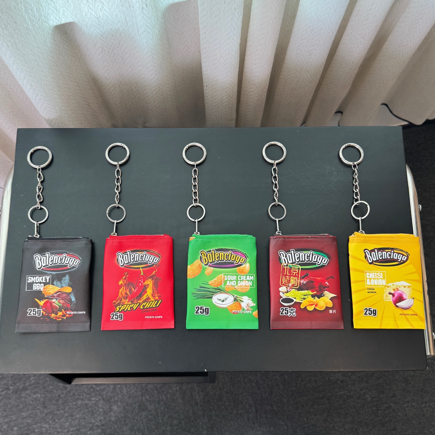 Balenciaga genuine leather potato chip bag hand-held bag pendant