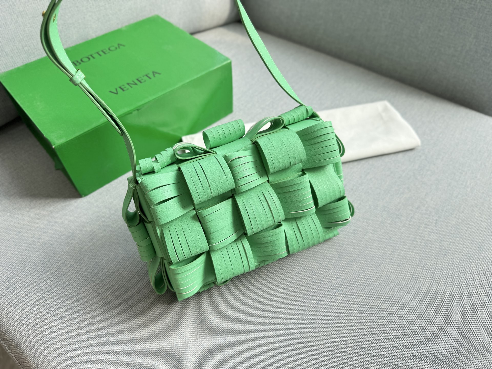 Boteaa Veneta CASSETTE Pillow bag