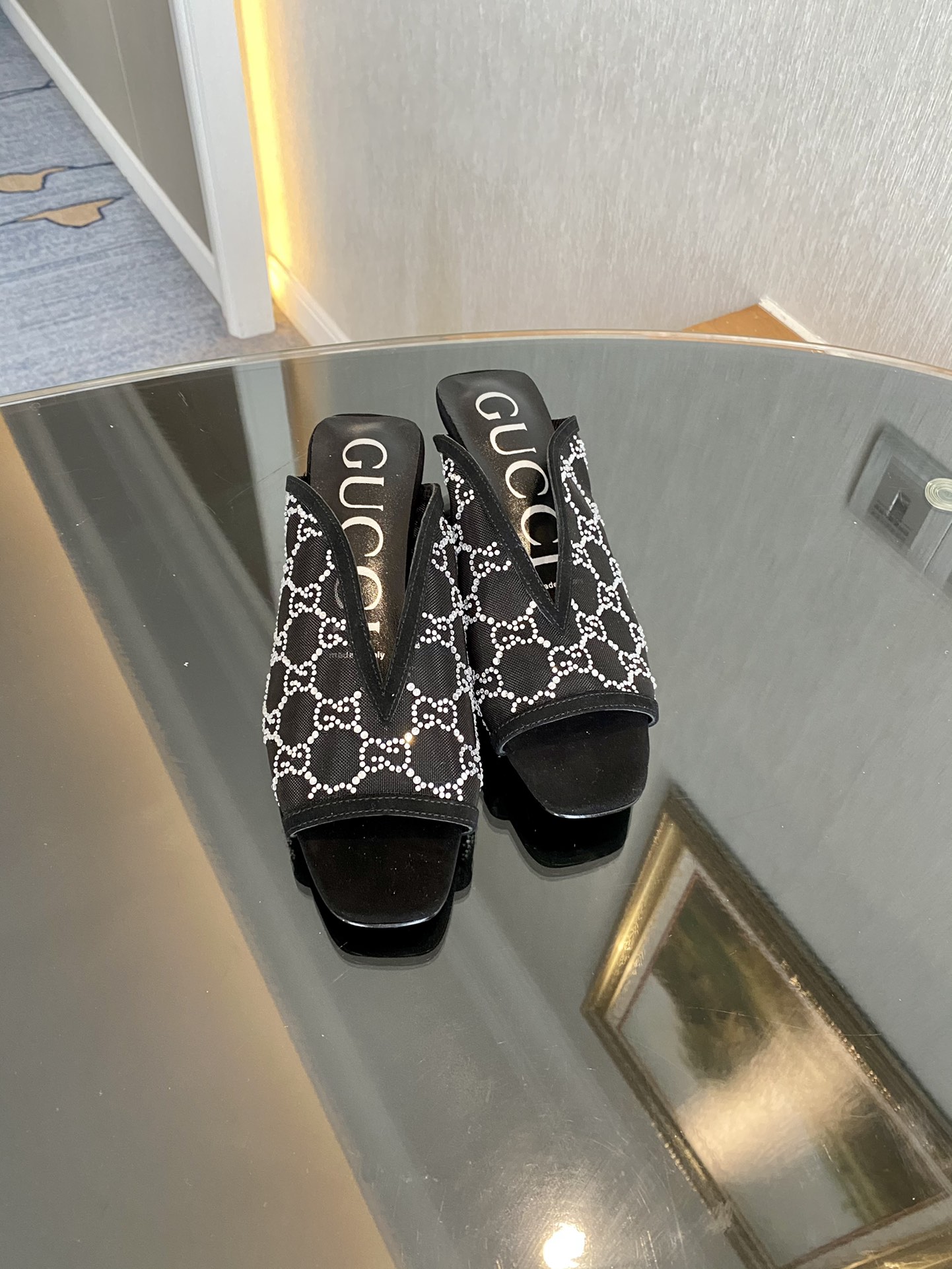 Gucci low-heeled shoes sandals