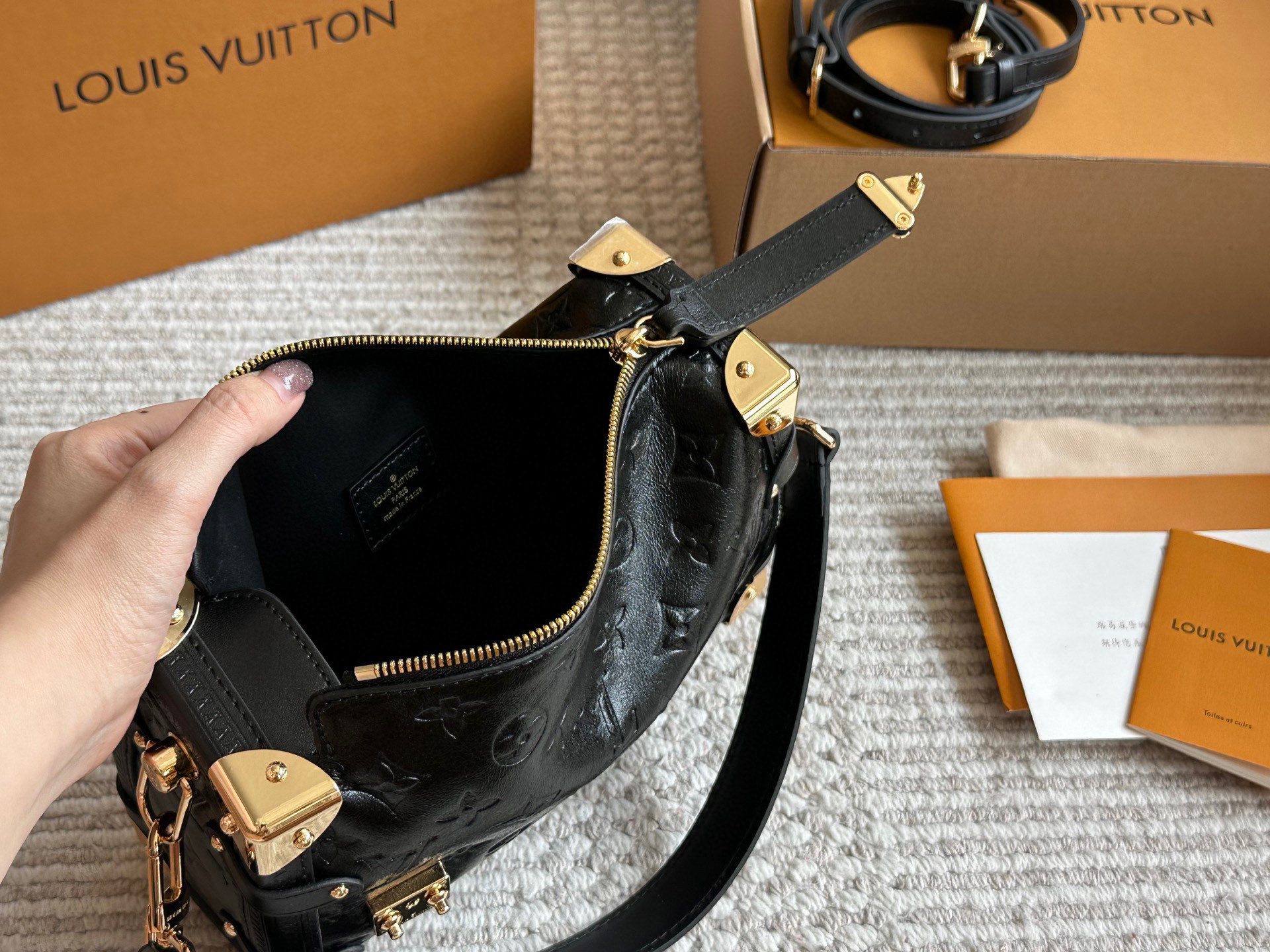 LV 25trunk suitcase bag