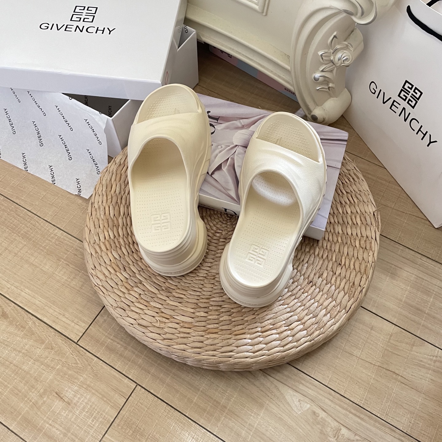 GIVENCHY Marshmallow Slides Thick-Sole Slides Wedge Heel Slides Thick-Sole