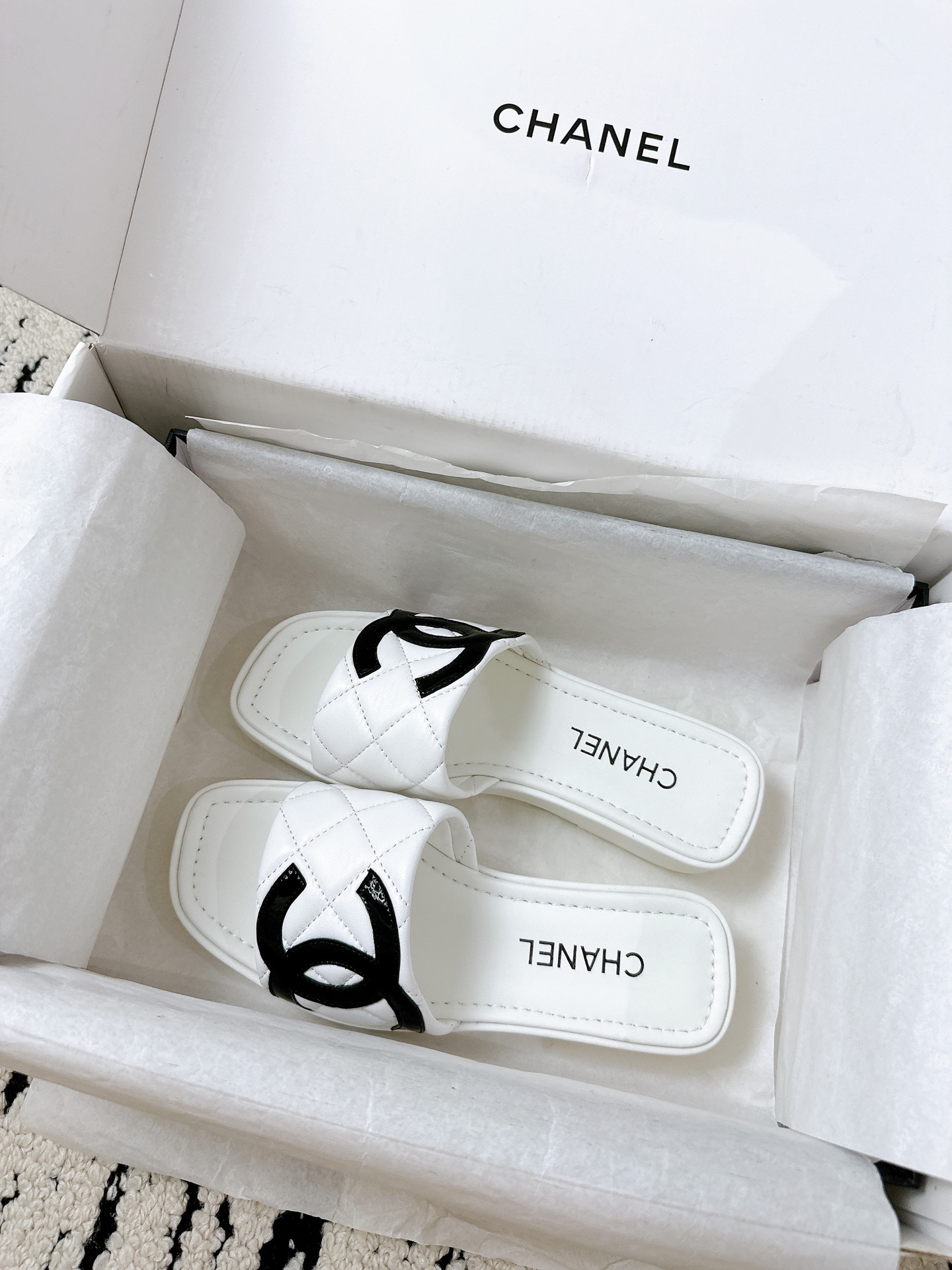Chanel Kangpeng slippers