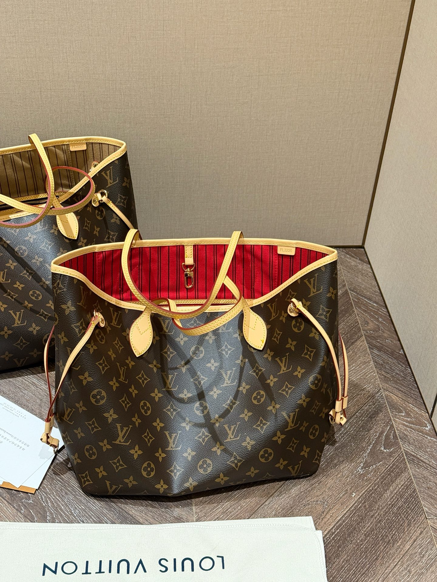 LV neverfull shopping bag