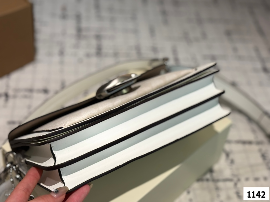 Coach TABBY 26 underarm crossbody bag