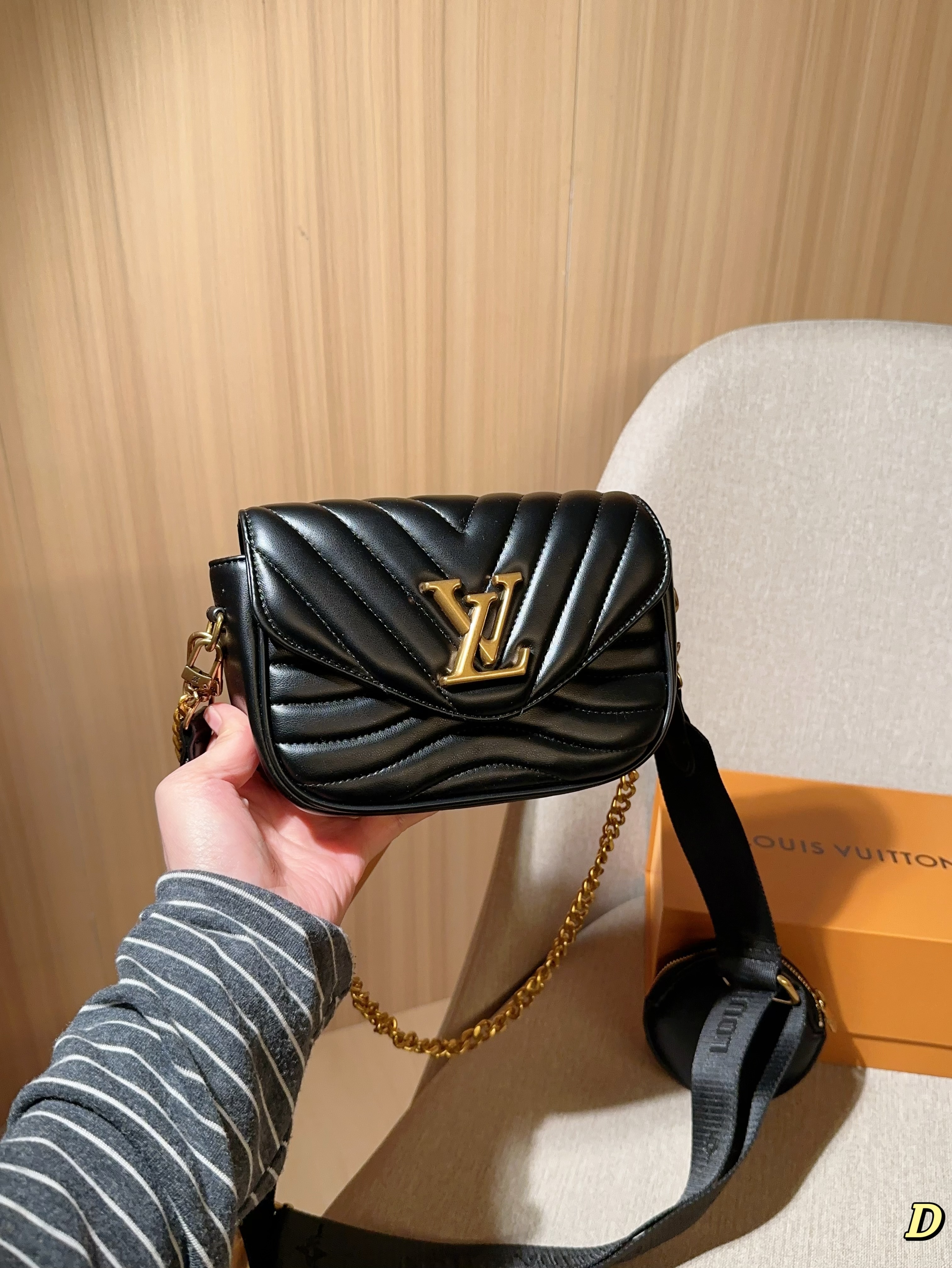 LV / Louis Vuitton NEW WAVE single shoulder crossbody bag