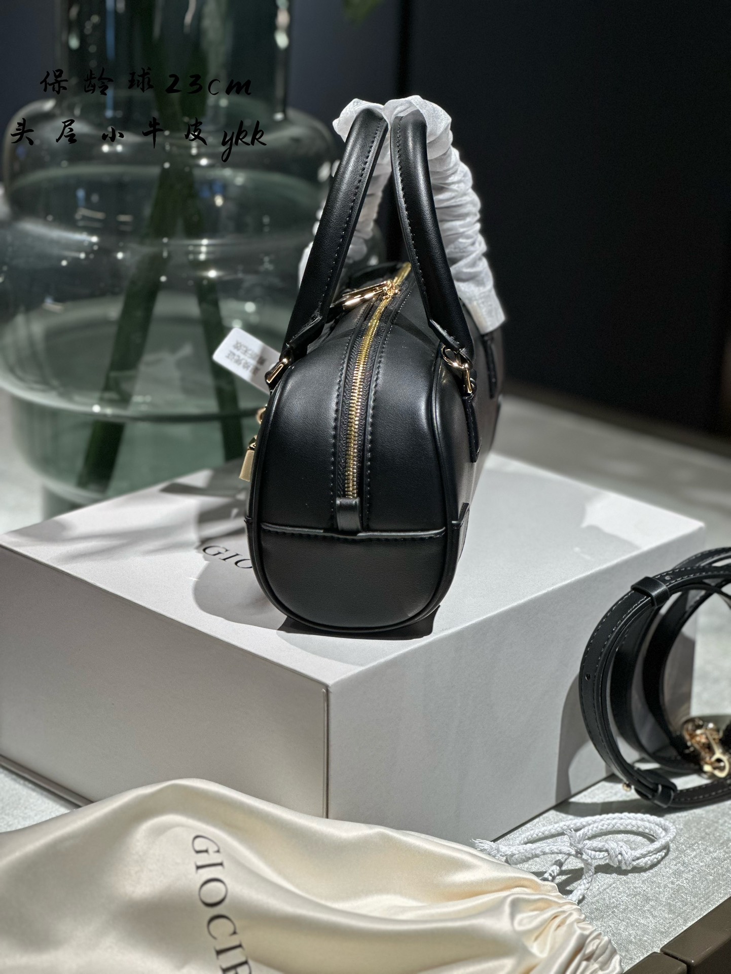 LOEWE Amazona bowling bag