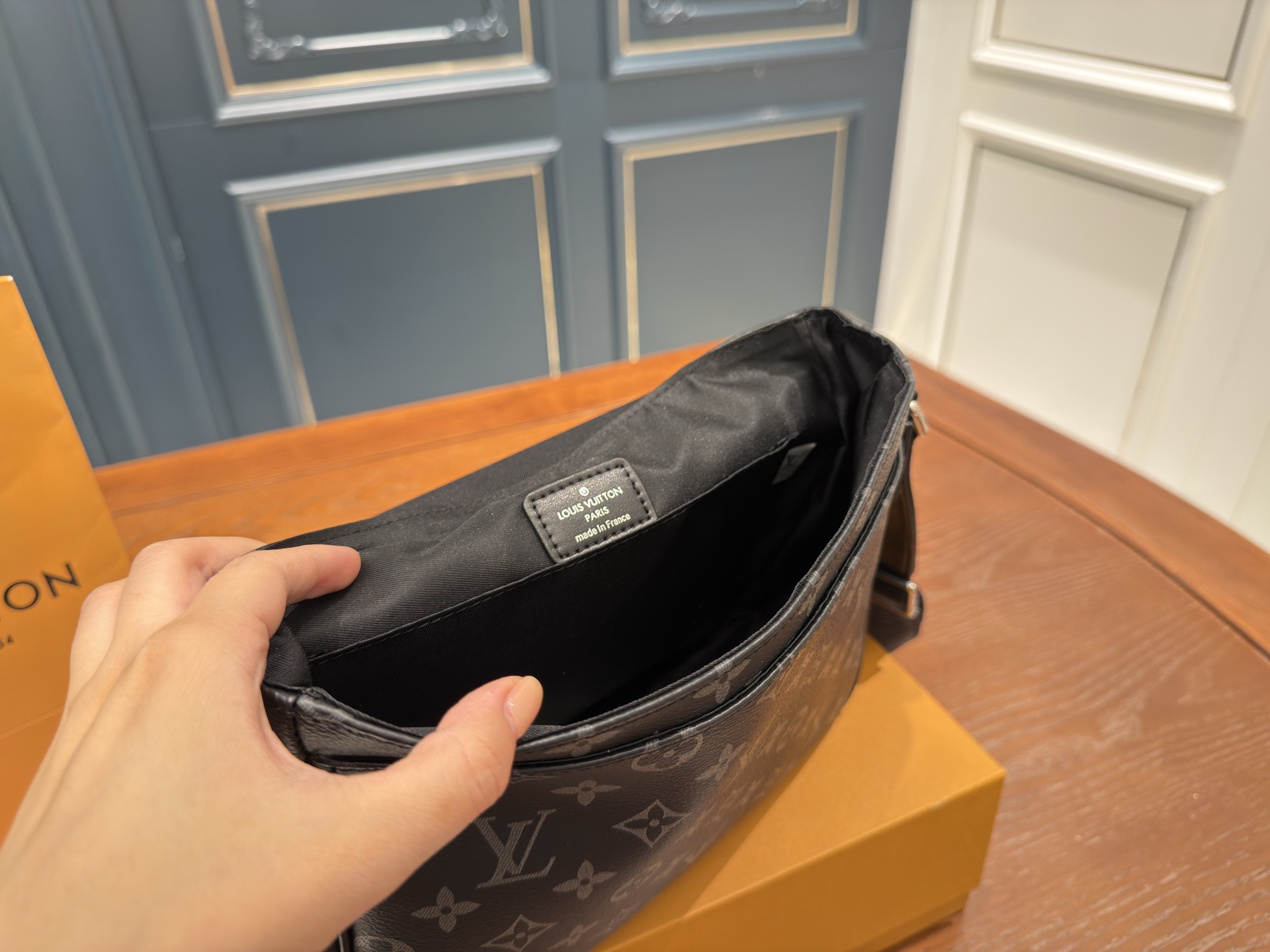 LV Men's Messenger shoulder Bag