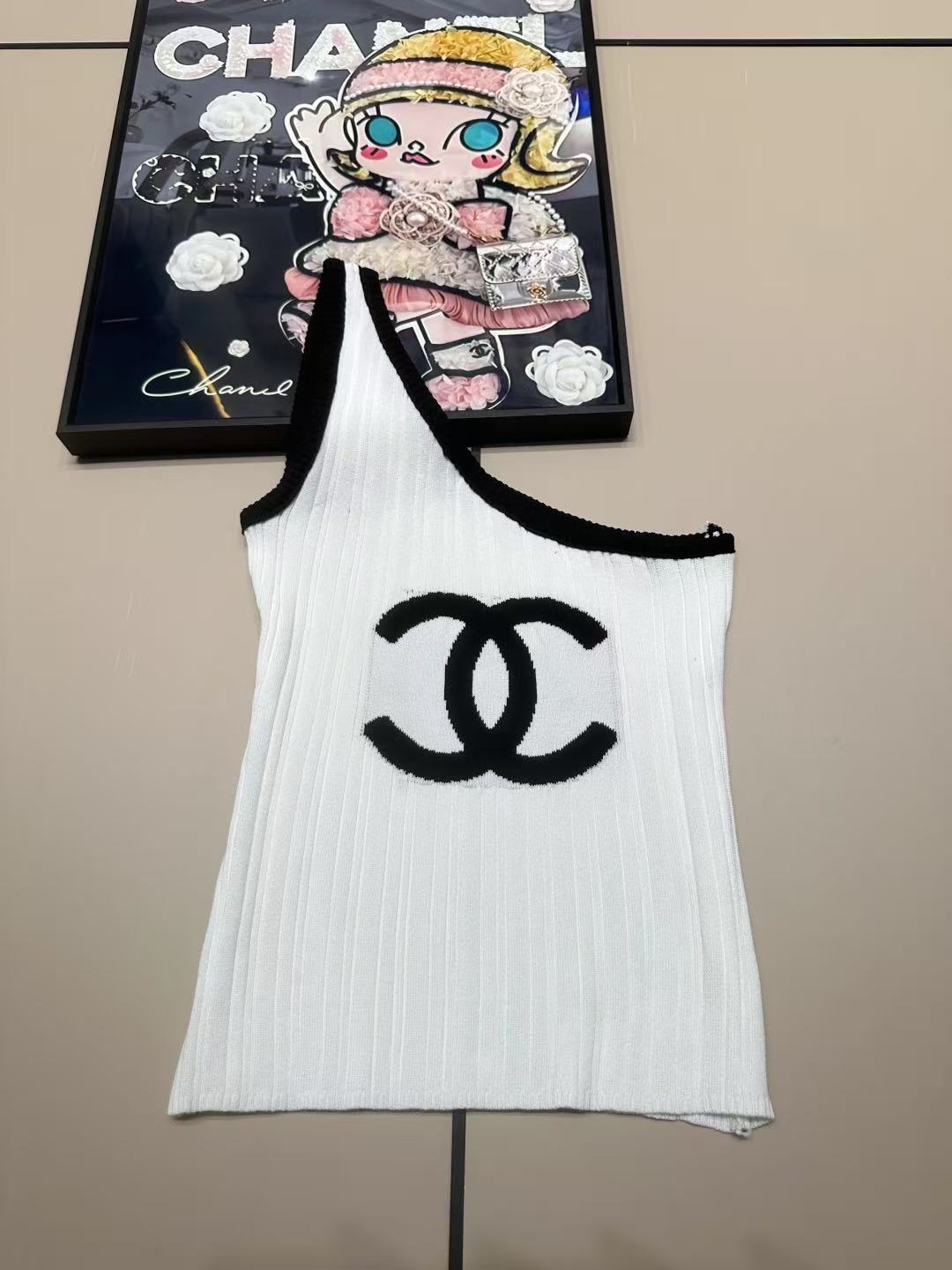 Chanel single-shoulder vest