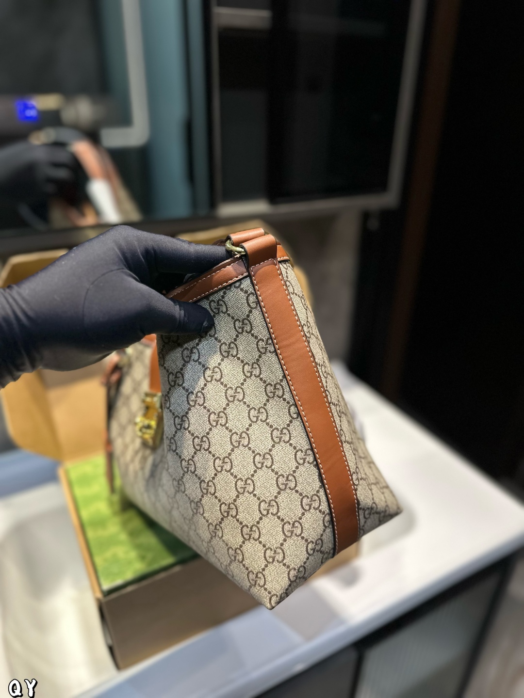 Gucci padlock classic handbag Simple and versatile