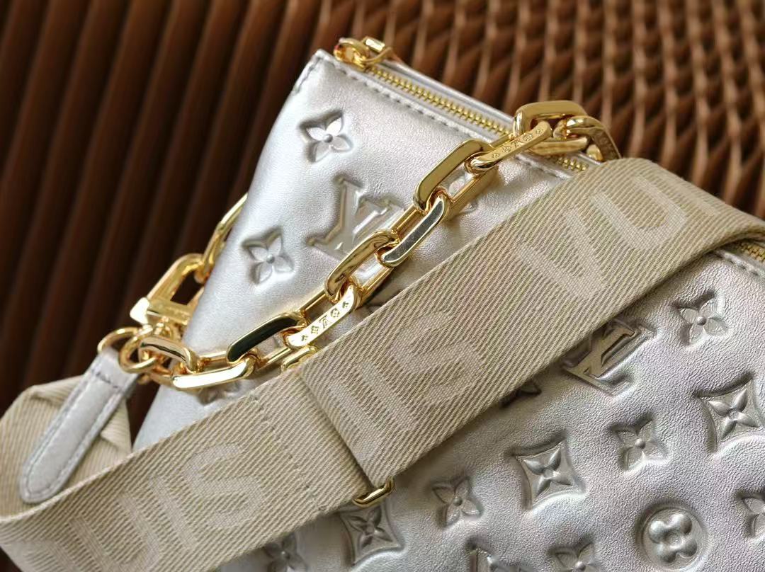Top version LV Coussin monogram bag