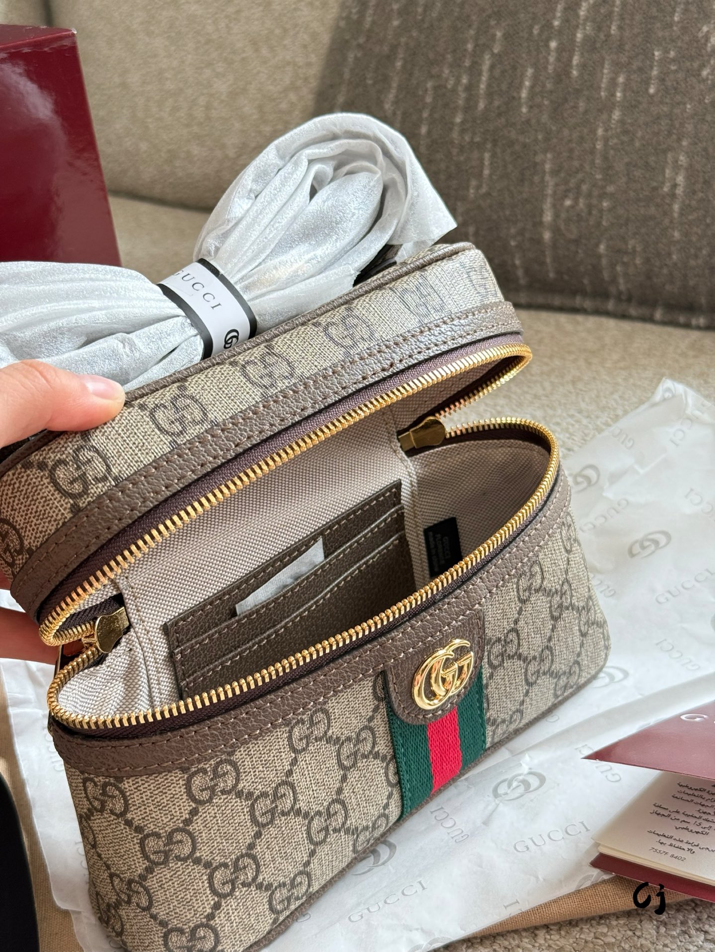 Gucci cosmetic bag LP lunch bag Leather shoulder bag