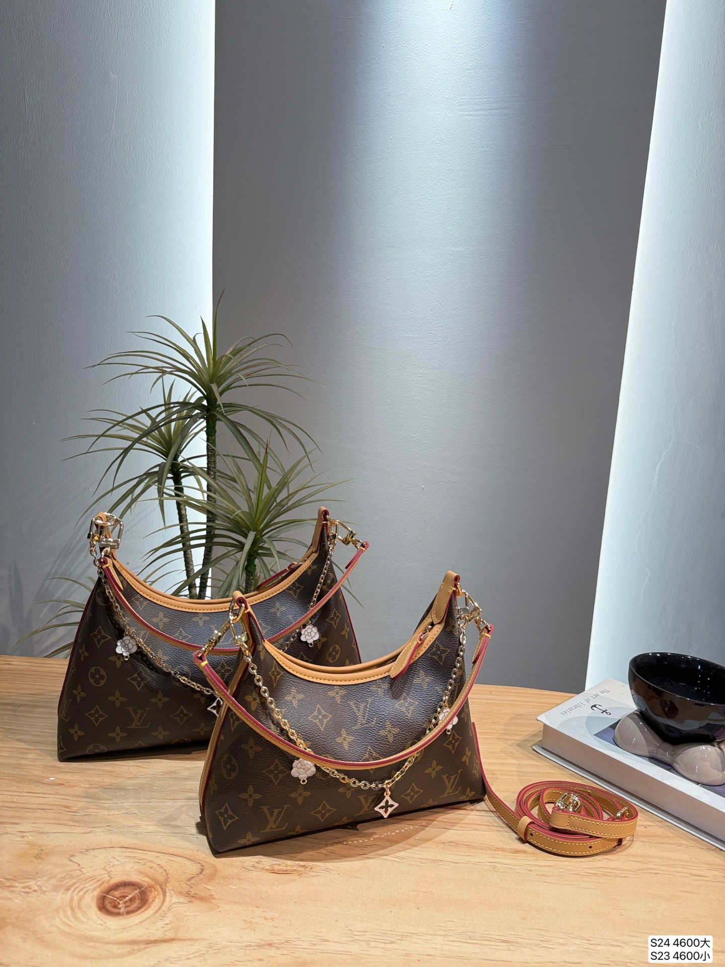 LV suly hobo armpit bag