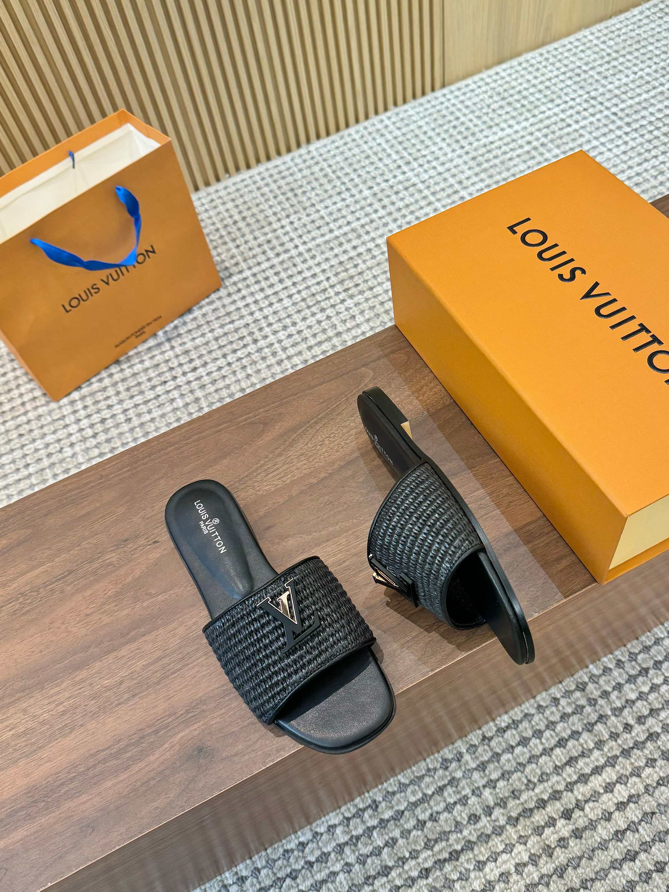 LV Knitted flat-bottomed women's slippers Sandals