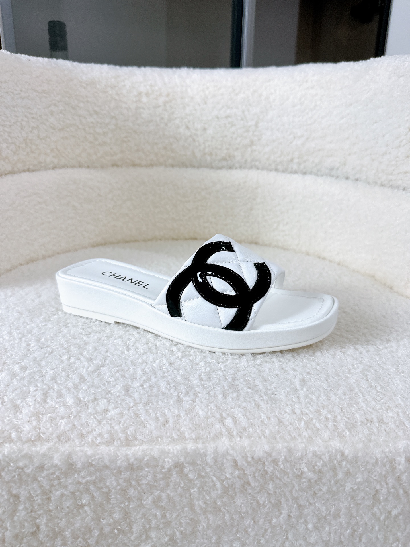 Chanel Kangpeng slippers