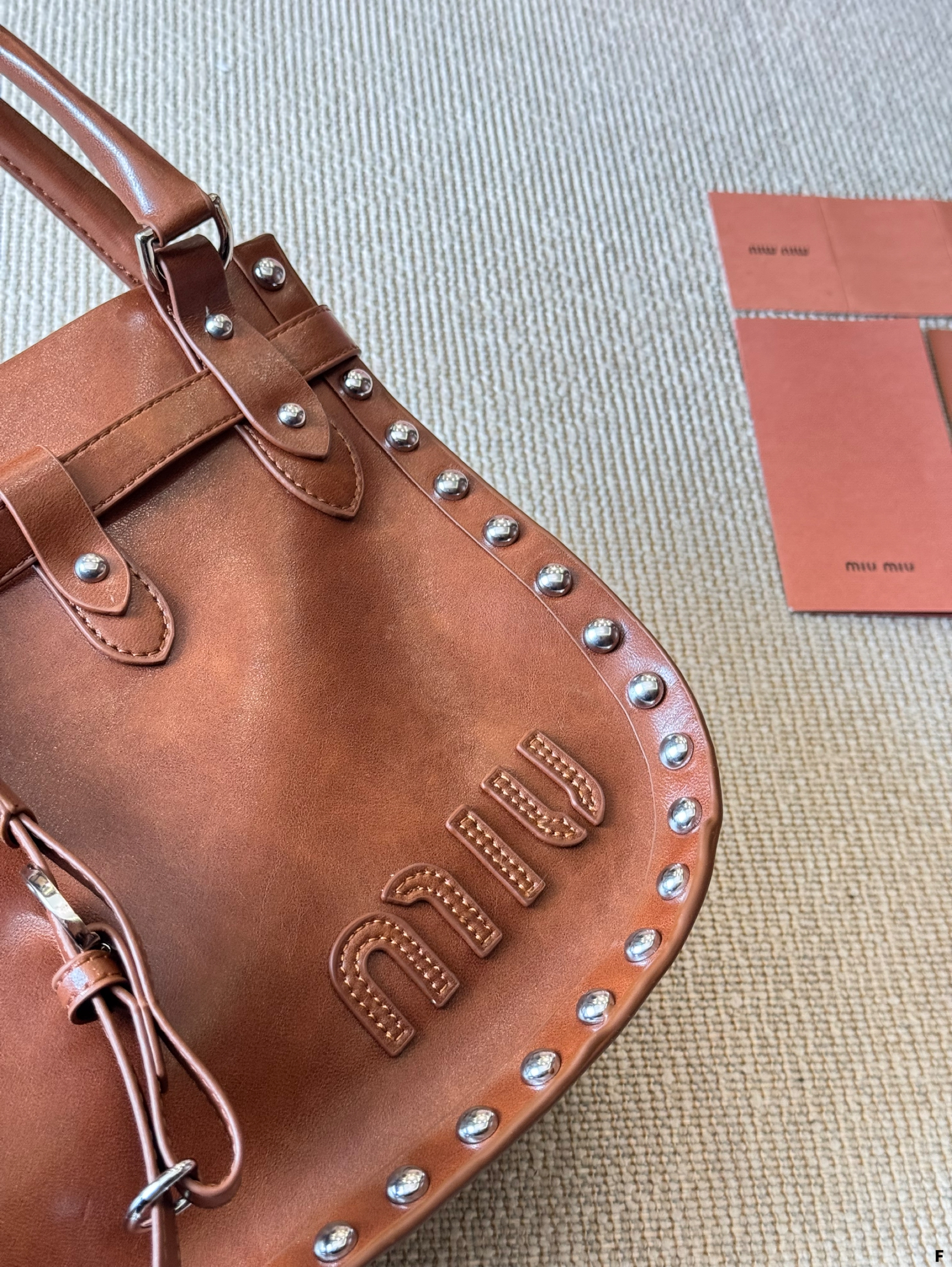 MIUMIU heart-shaped rivet dumplings underarm bag