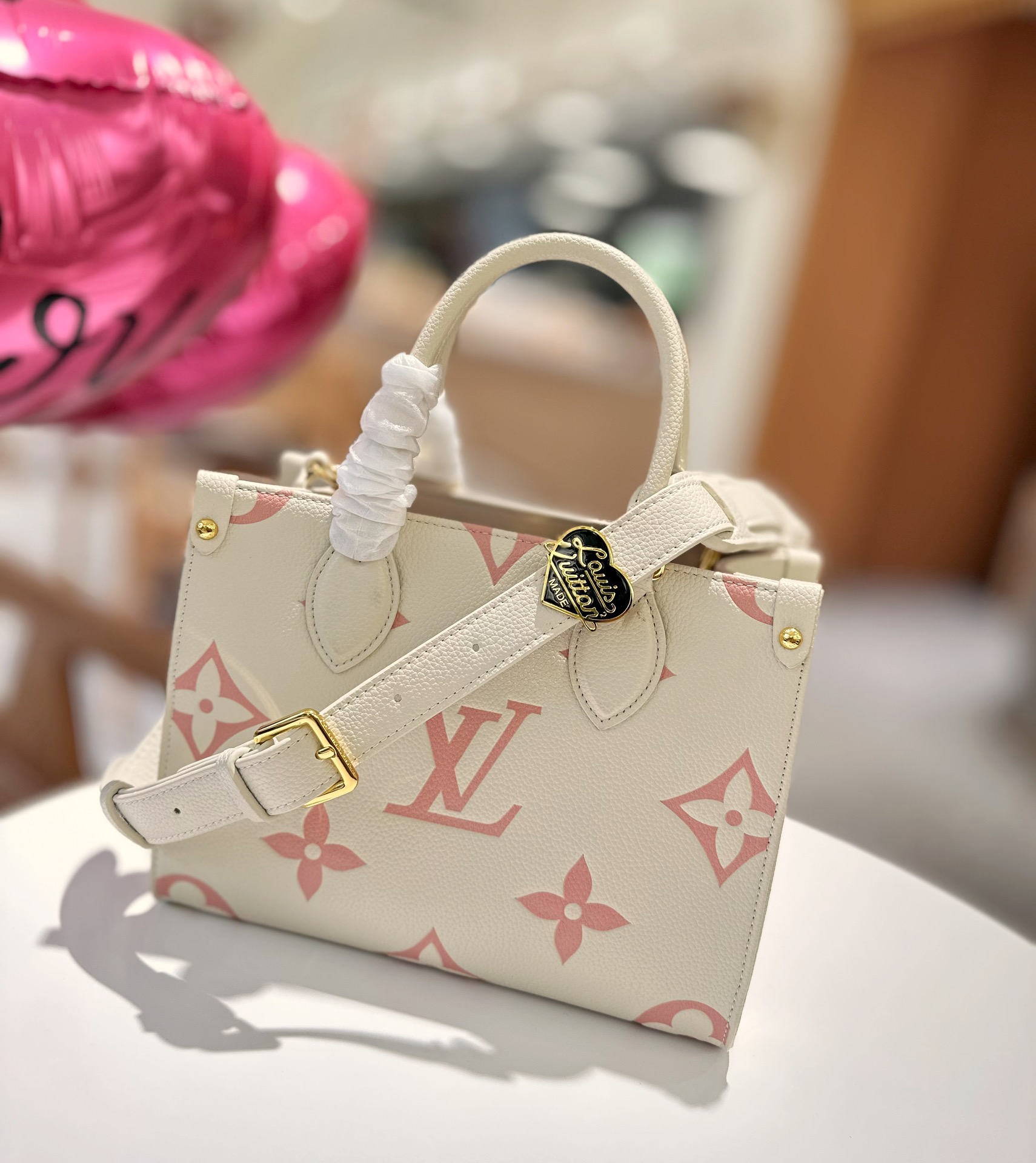 LV onthego Jungle Bag shoulder handbag