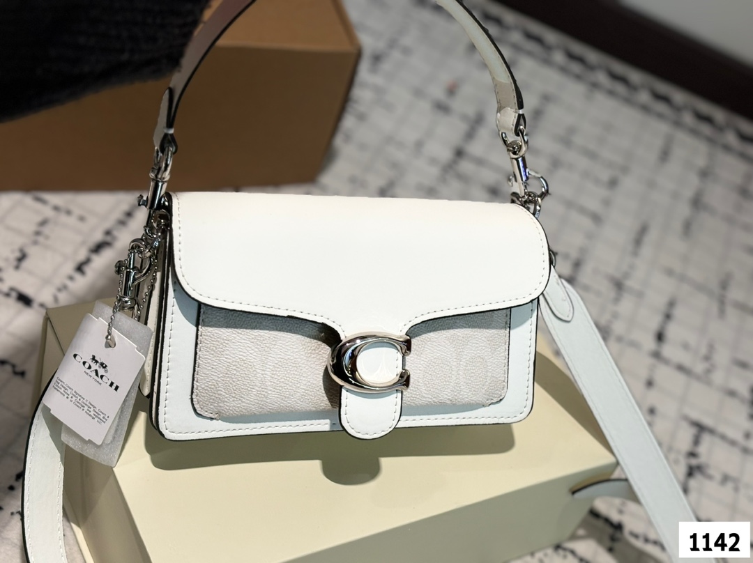 Coach TABBY 26 underarm crossbody bag