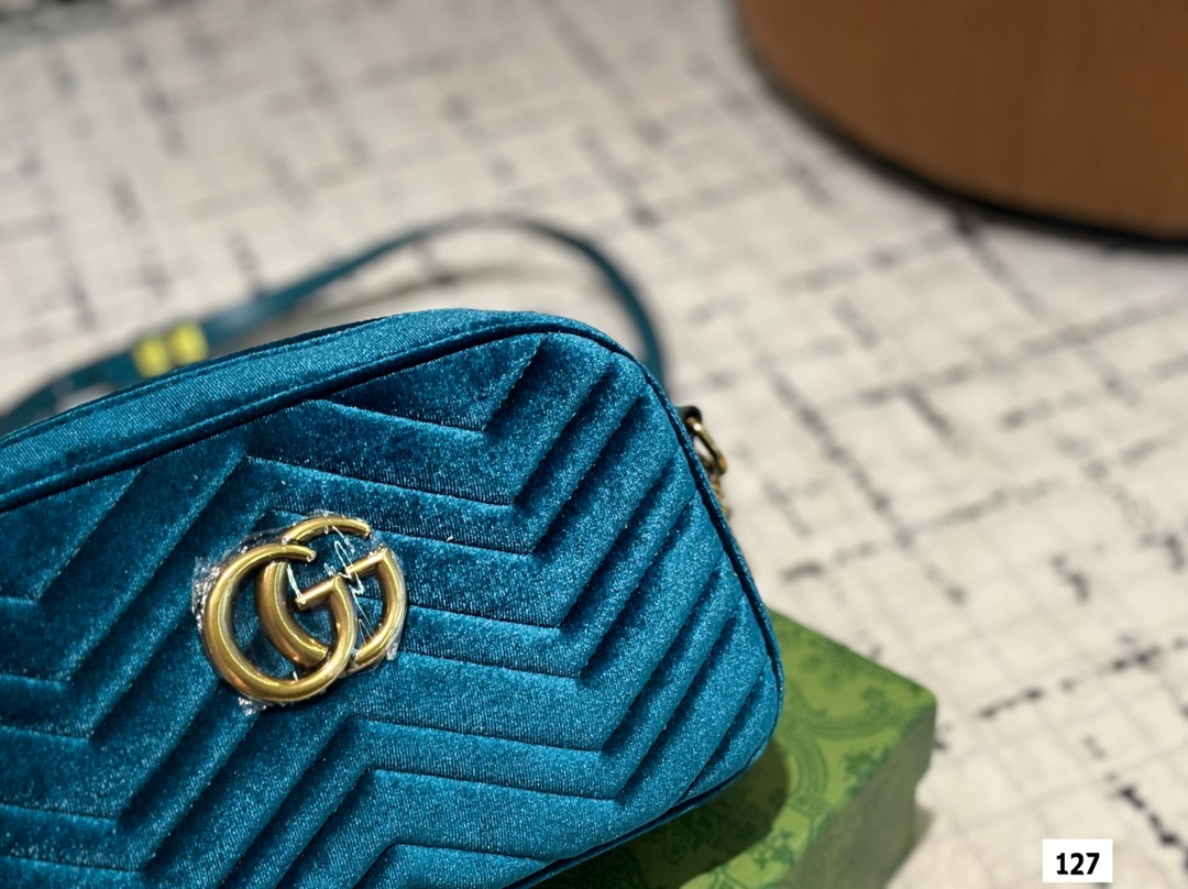 GUCCI velvet camera bag