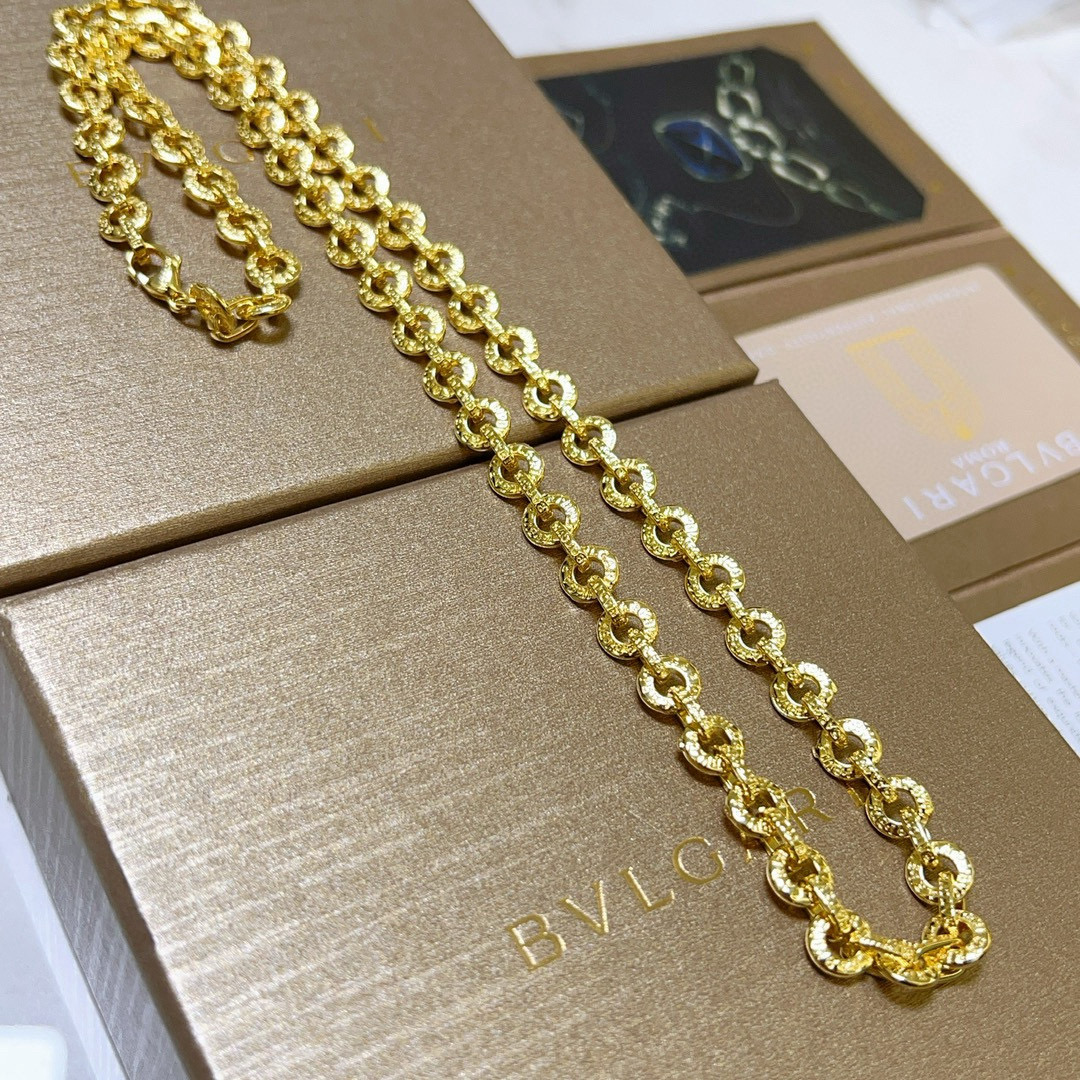Bulgari necklace made of V gold