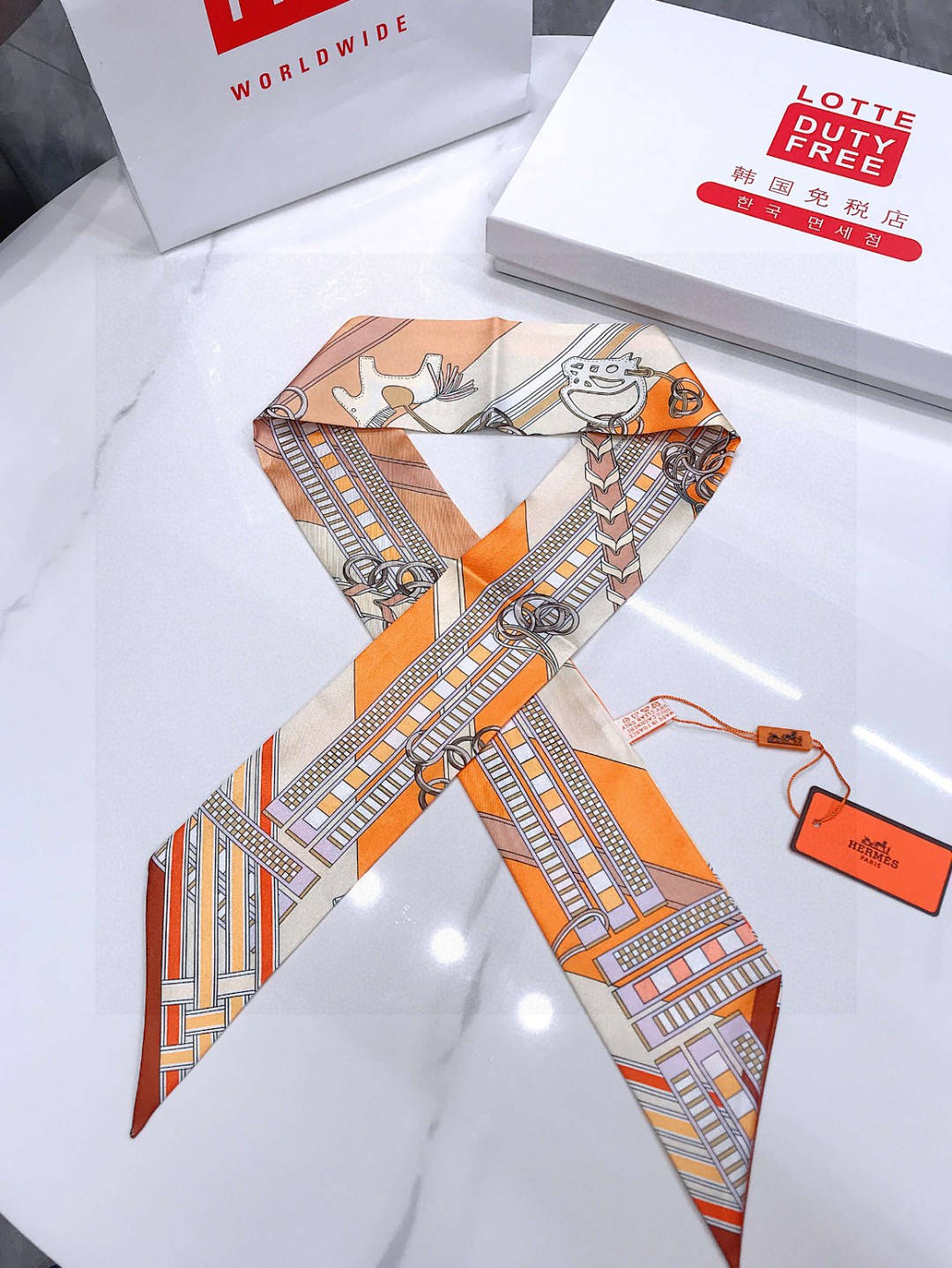 HERMES Fashion silk scarf