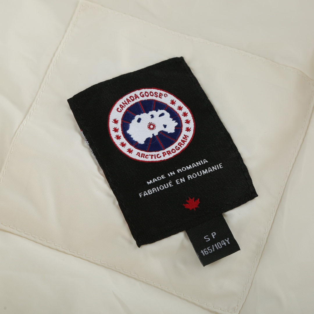 Canada Goose Women's Wide Seamed Knit Jacket