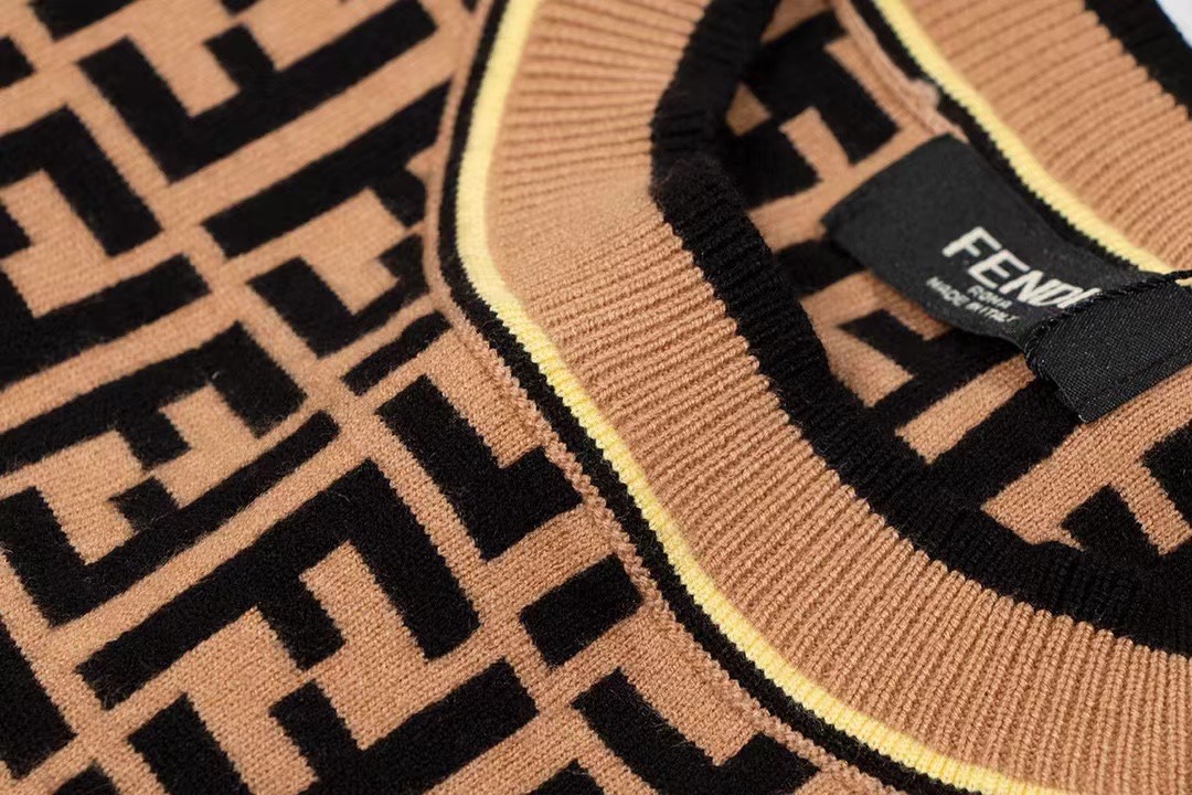 FENDI FW Crew Neck Long-Sleeved Knit Sweater