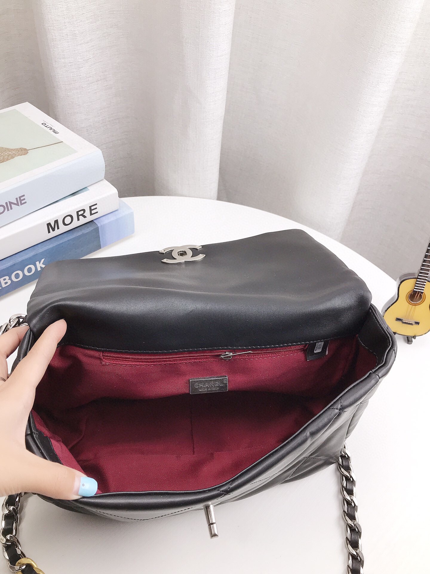 Chanel19 chain crossbody bag 30cm