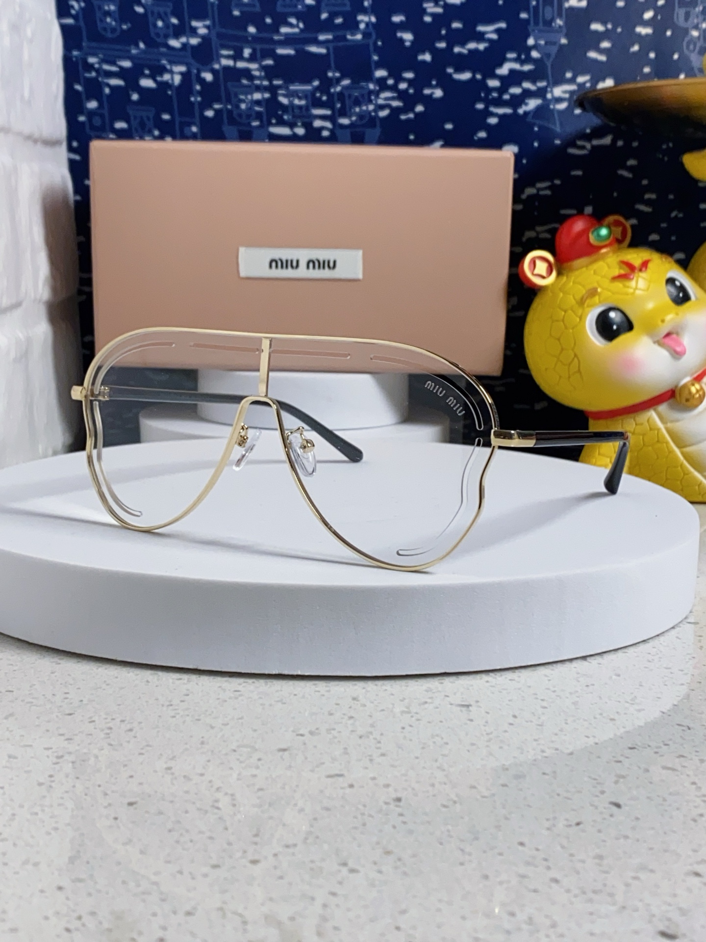 MIUMIU hip-hop sunglasses